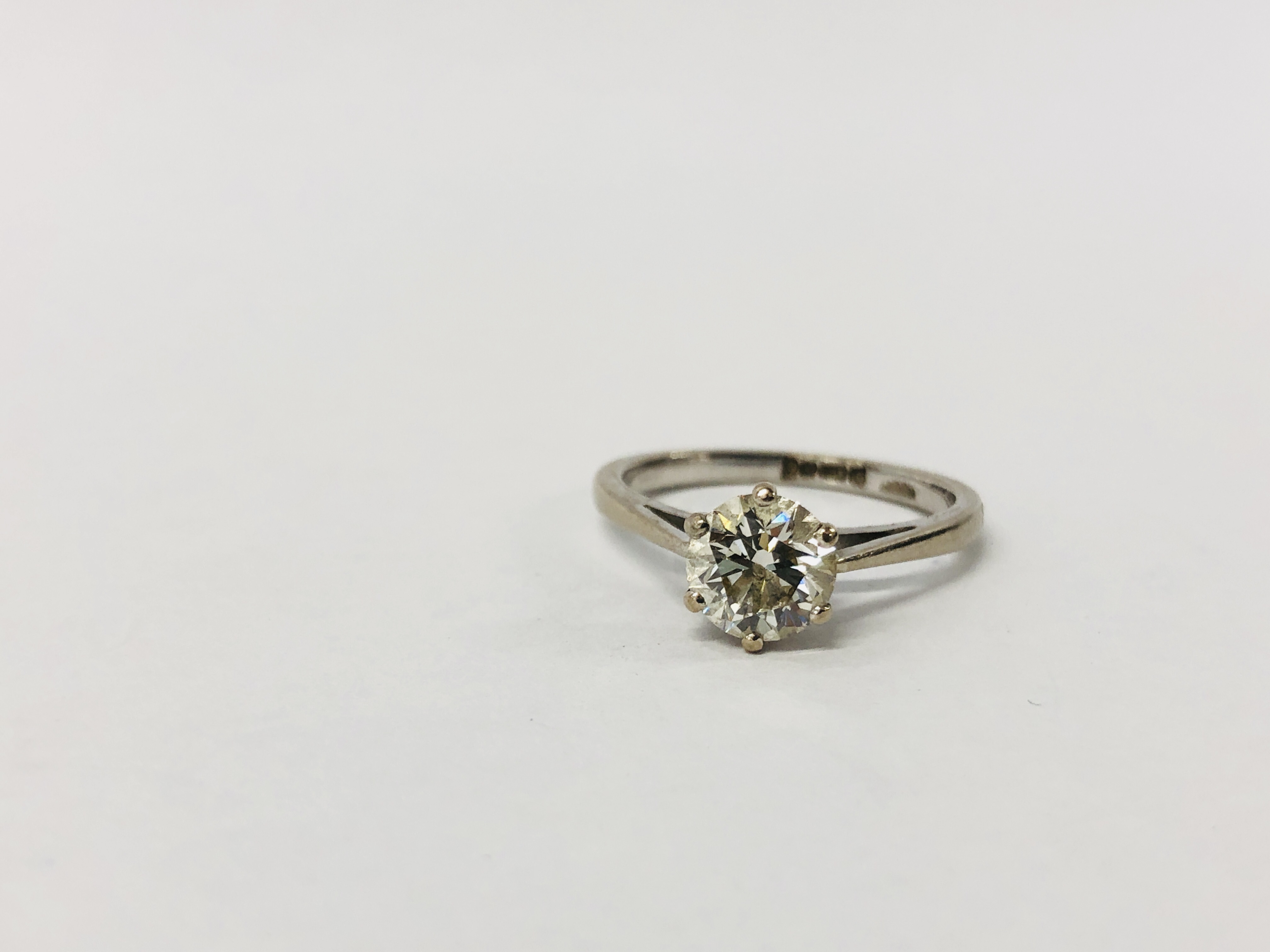 18CT WHITE GOLD SOLITAIRE DIAMOND RING (APPROX STONE DIAMETER 5.6MM). - Image 3 of 8