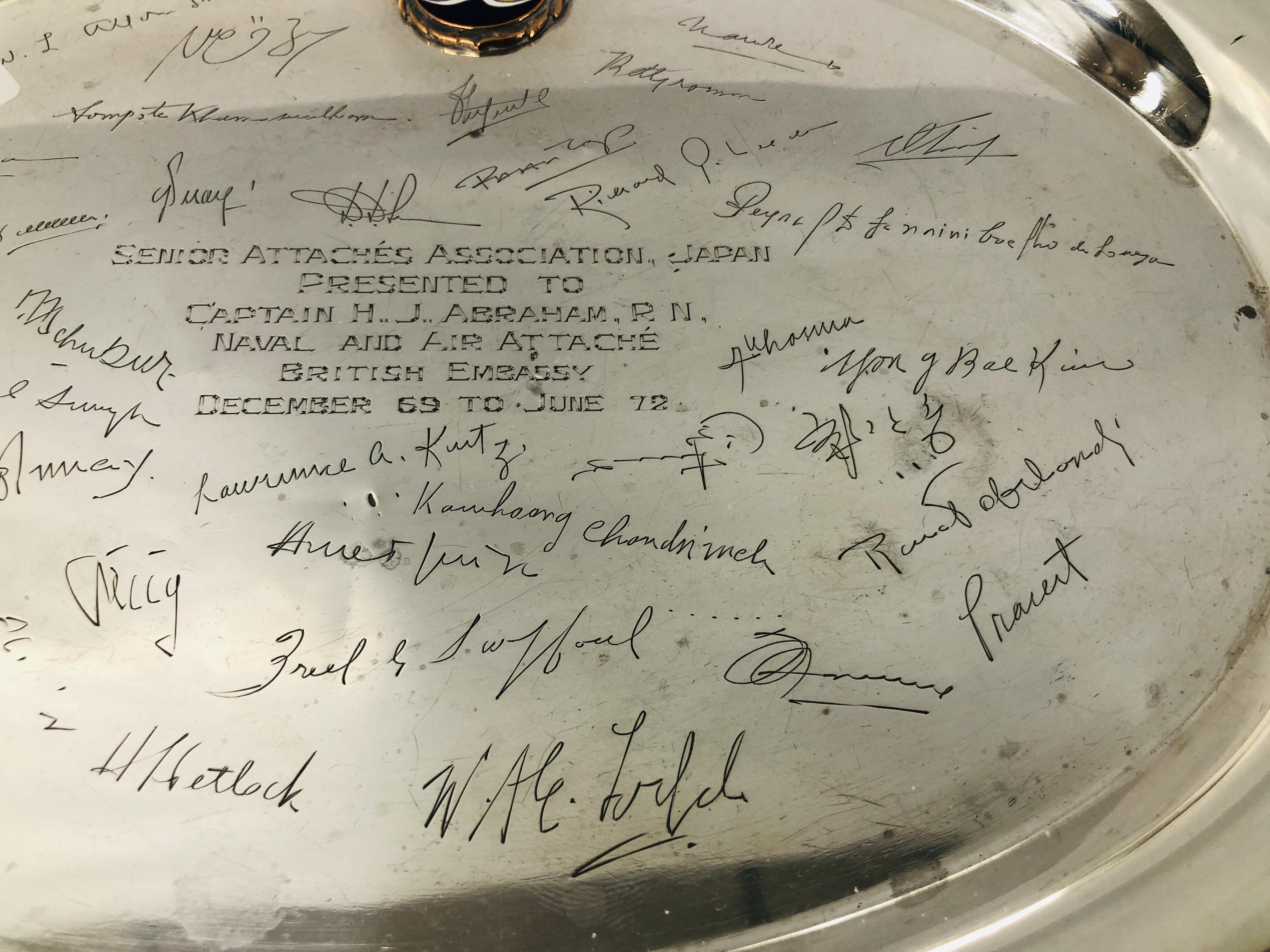 A STERLING SILVER OVAL TRAY WITH PRESENTATION INSCRIPTION AND SIGNATURES. - Image 5 of 9