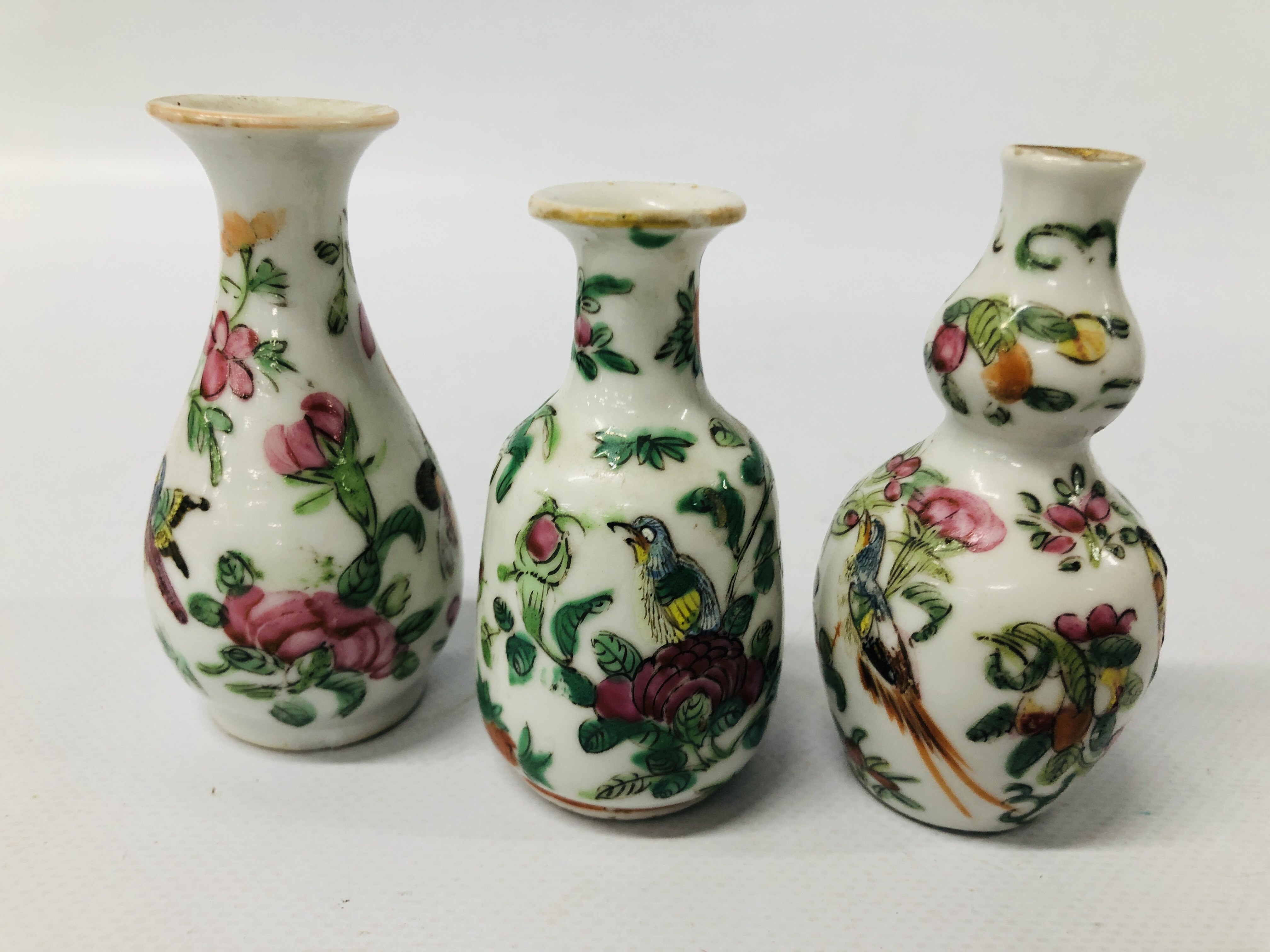 SIX PIECES OF ORIENTAL CERAMICS TO INCLUDE CYLINDRICAL VASE, BALUSTER VASE, - Image 27 of 29