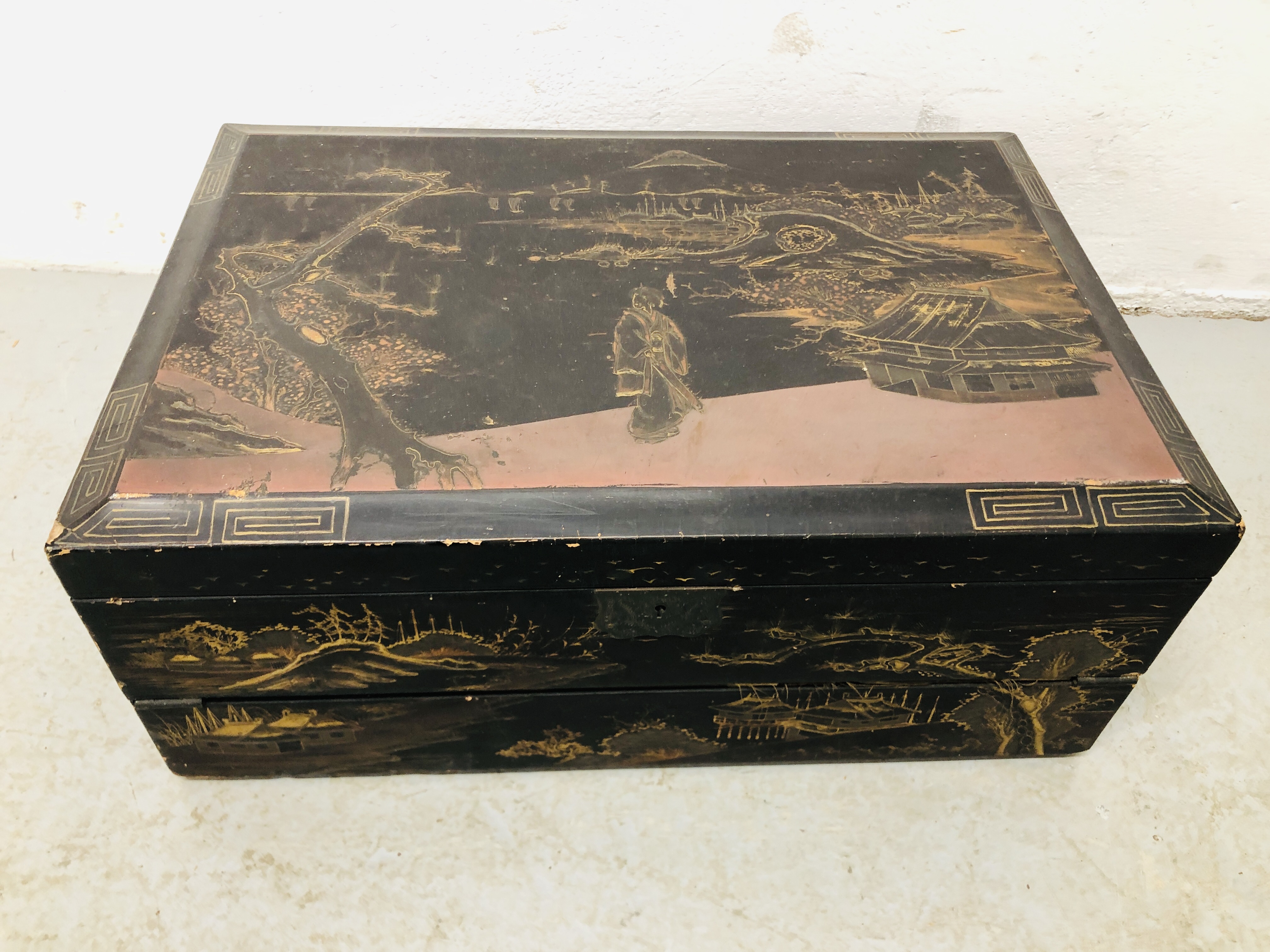 VINTAGE JAPANESE BLACK LACQUERED WRITING BOX (DEPTH 32CM. WIDTH 47CM. HEIGHT 19CM. - Image 8 of 19