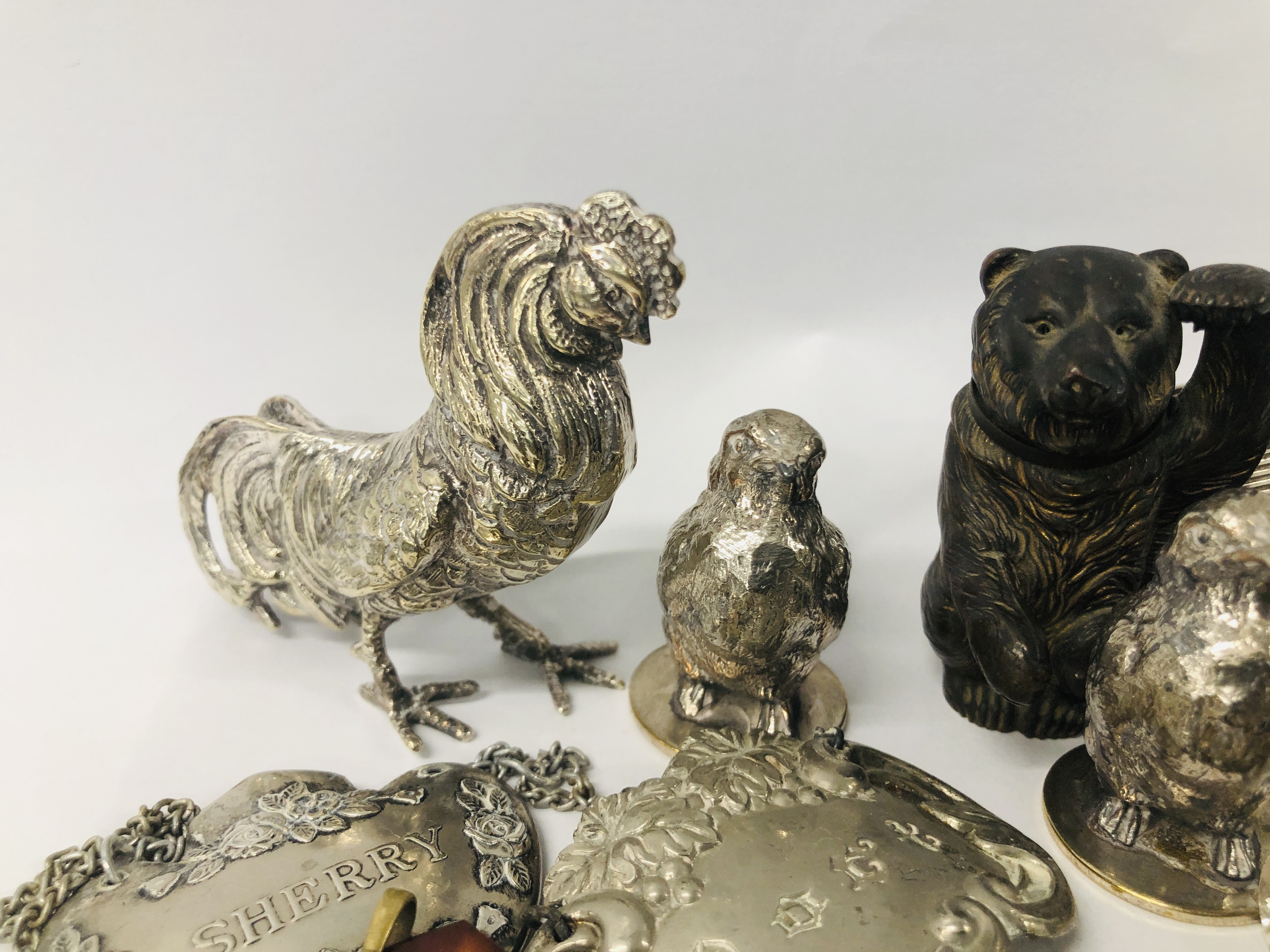 A COLLECTION OF WHITE METAL AND OTHER MINATURES TO INCLUDE COCKERELL, TWO CHICKS, BRASS BEAR, - Image 2 of 7