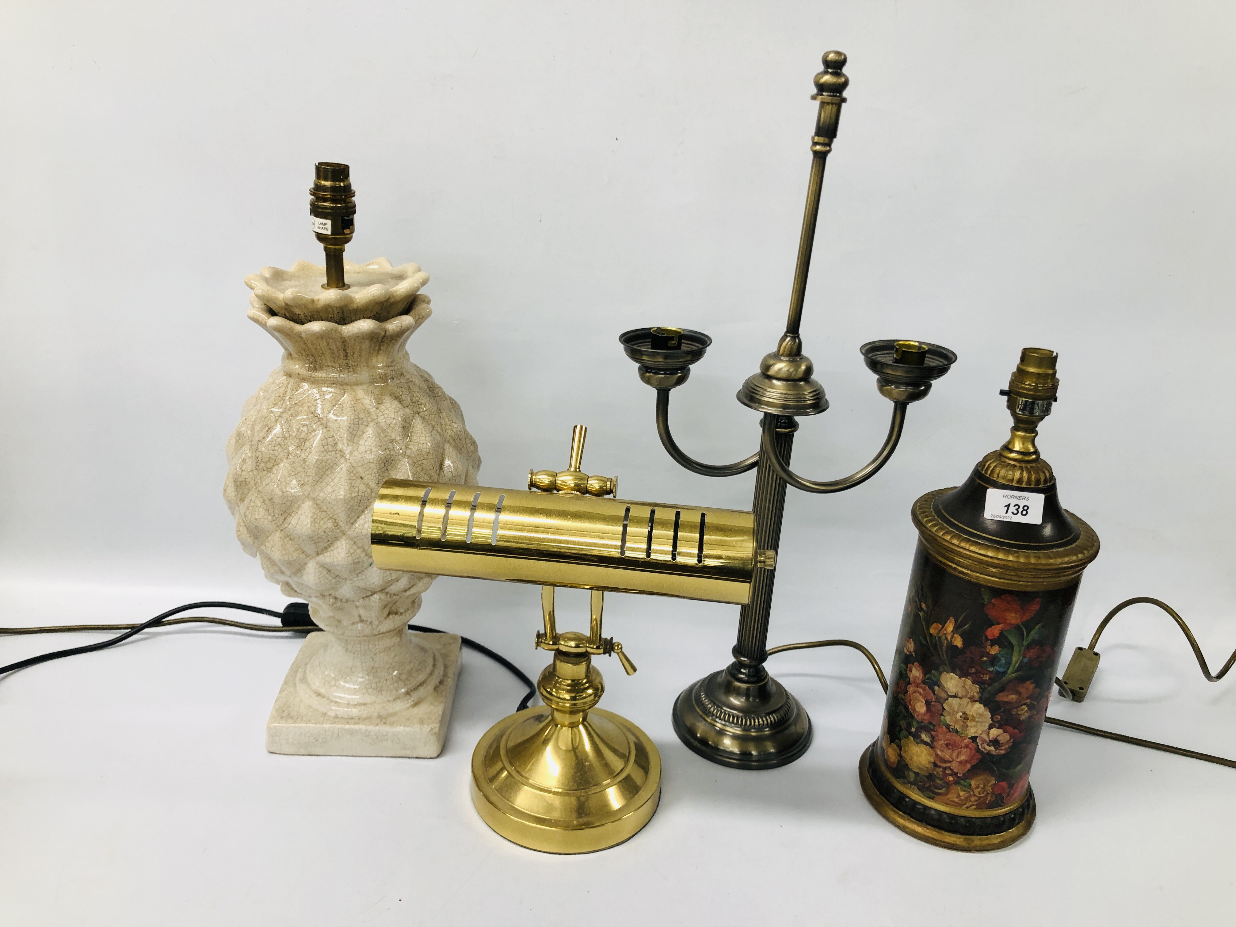 FOUR VARIOUS LAMPS TO INCLUDE A BRASS DESK LAMP,