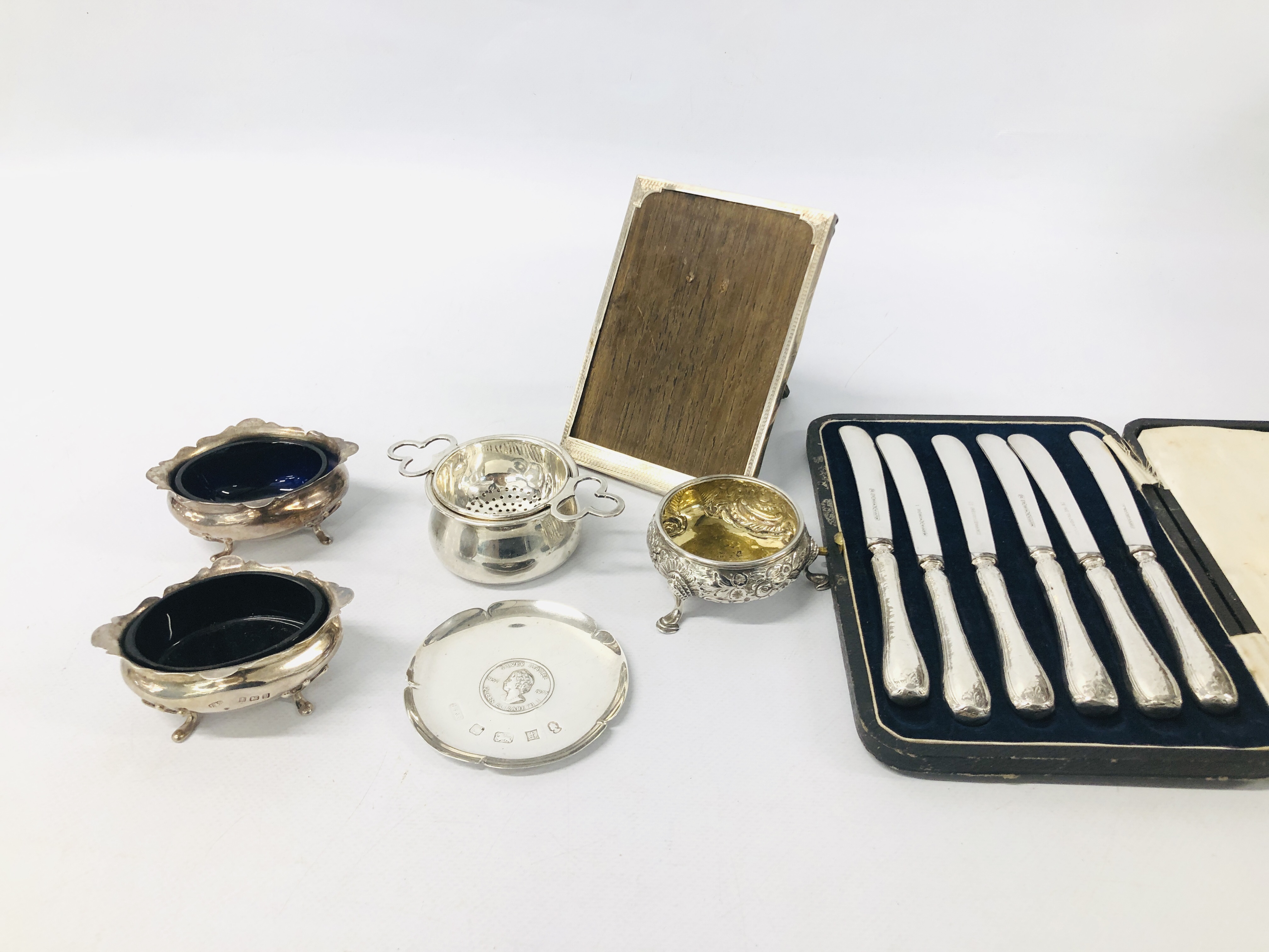 COLLECTION OF SILVER TO INCLUDE PAIR OF SALTS, TEA STRAINER, GEORGIAN SALT, PHOTO FRAME,