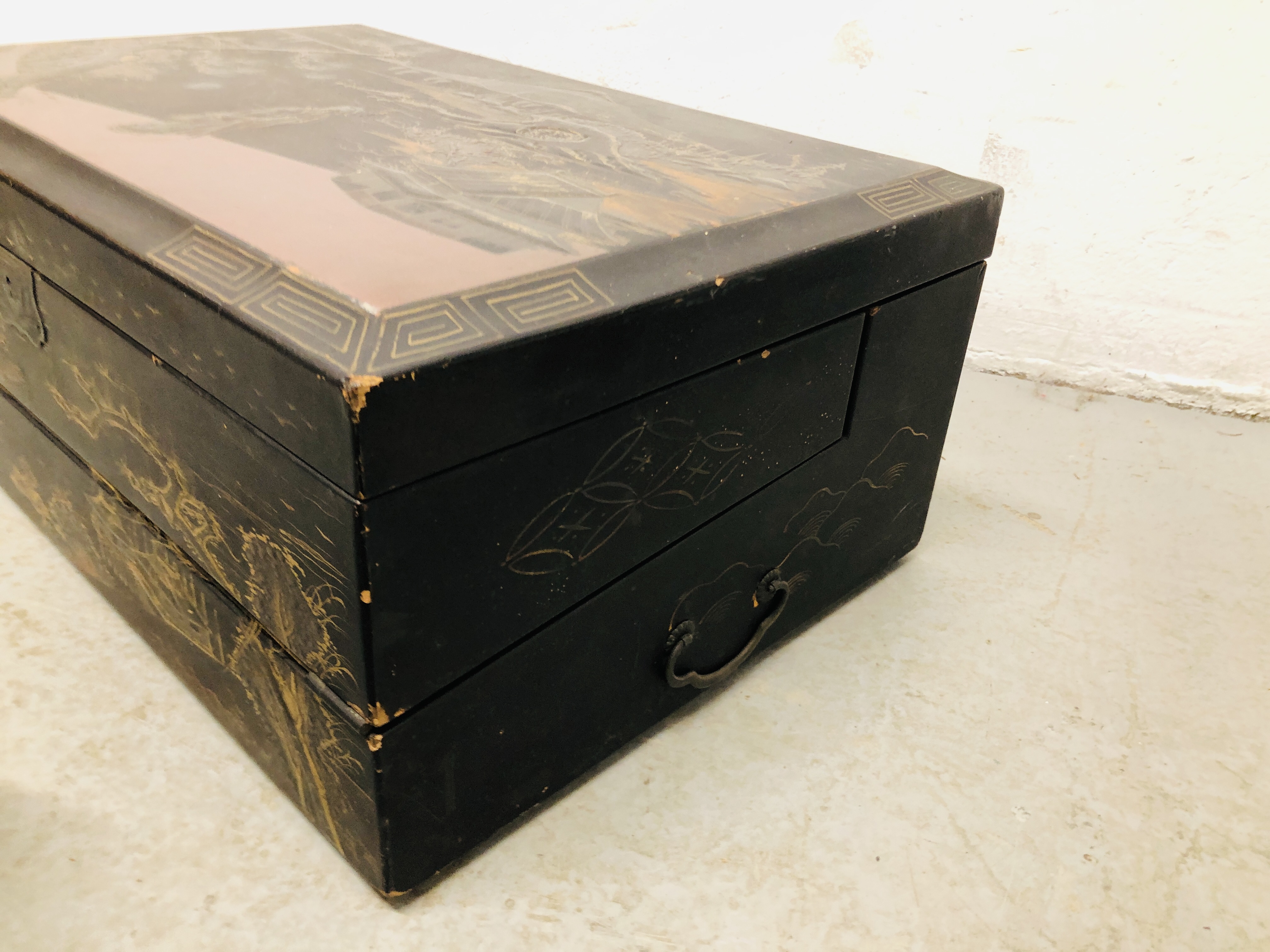 VINTAGE JAPANESE BLACK LACQUERED WRITING BOX (DEPTH 32CM. WIDTH 47CM. HEIGHT 19CM. - Image 19 of 19