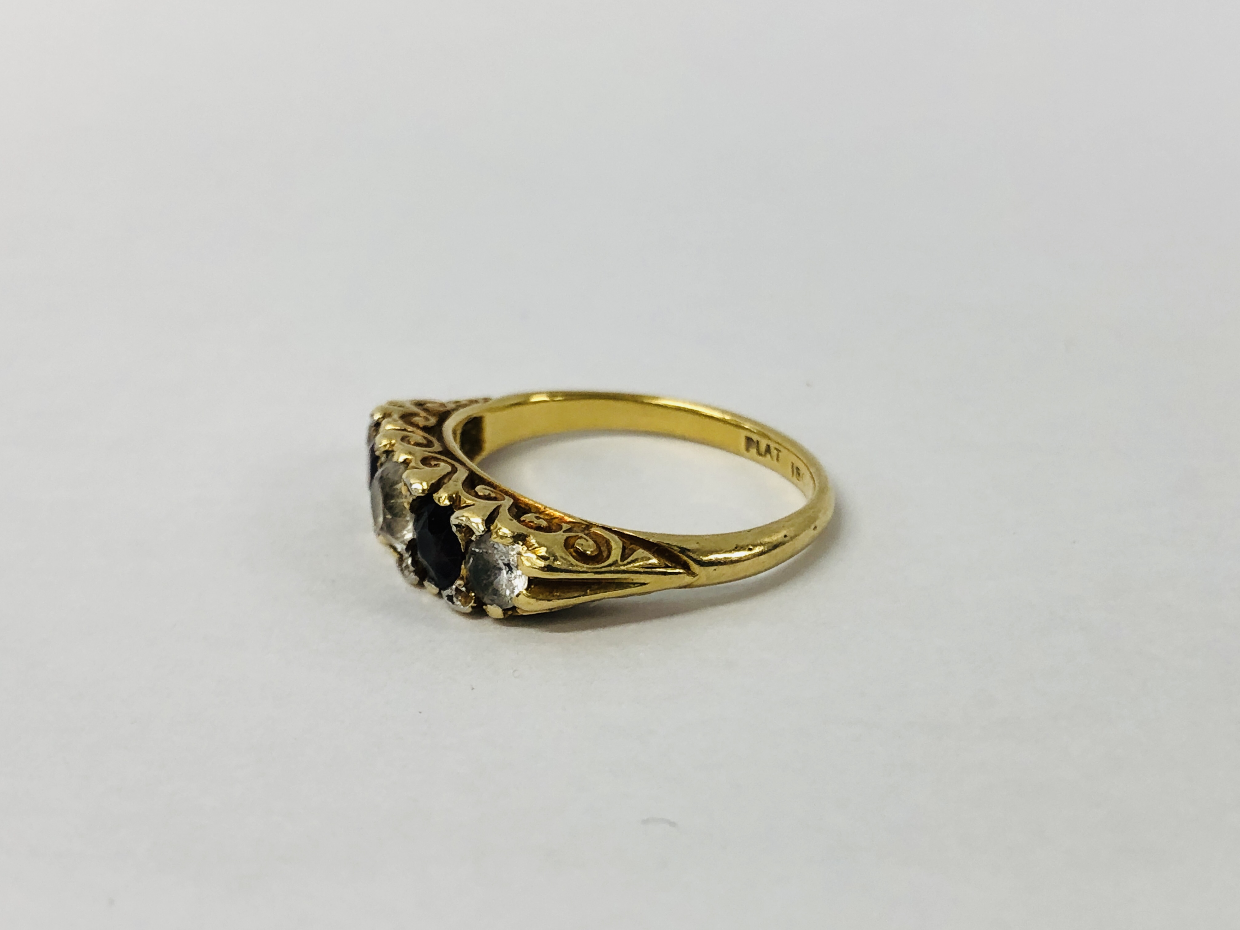 AN 18CT GOLD PLATINUM SET VICTORIAN STYLE RING SET WITH RED AND WHITE STONES. - Image 3 of 9