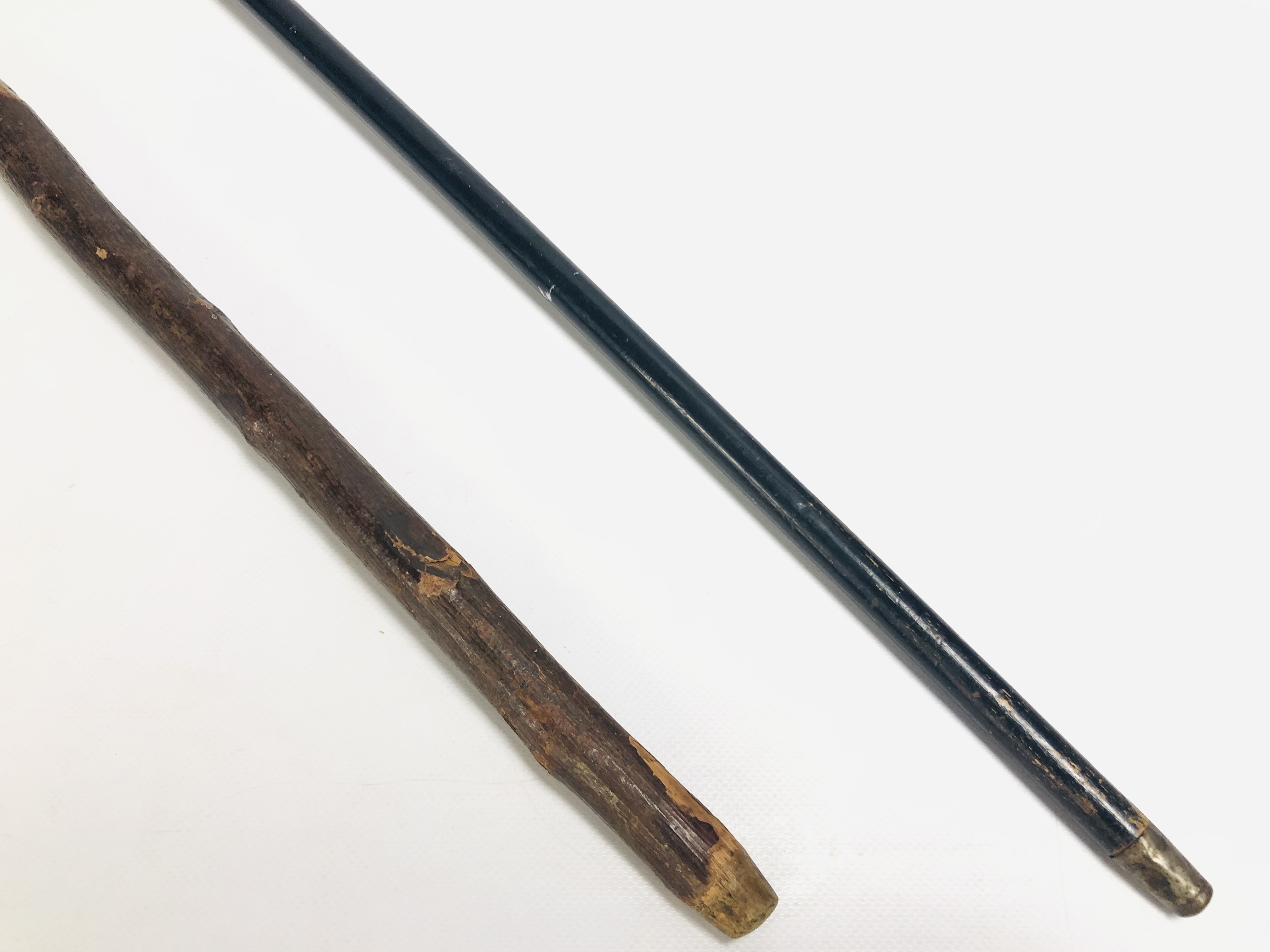 2 WALKING STICKS TO INCLUDE ONE WITH SILVER BANDED DETAIL AND SHEPHERDS CROOK STYLE - Image 7 of 9