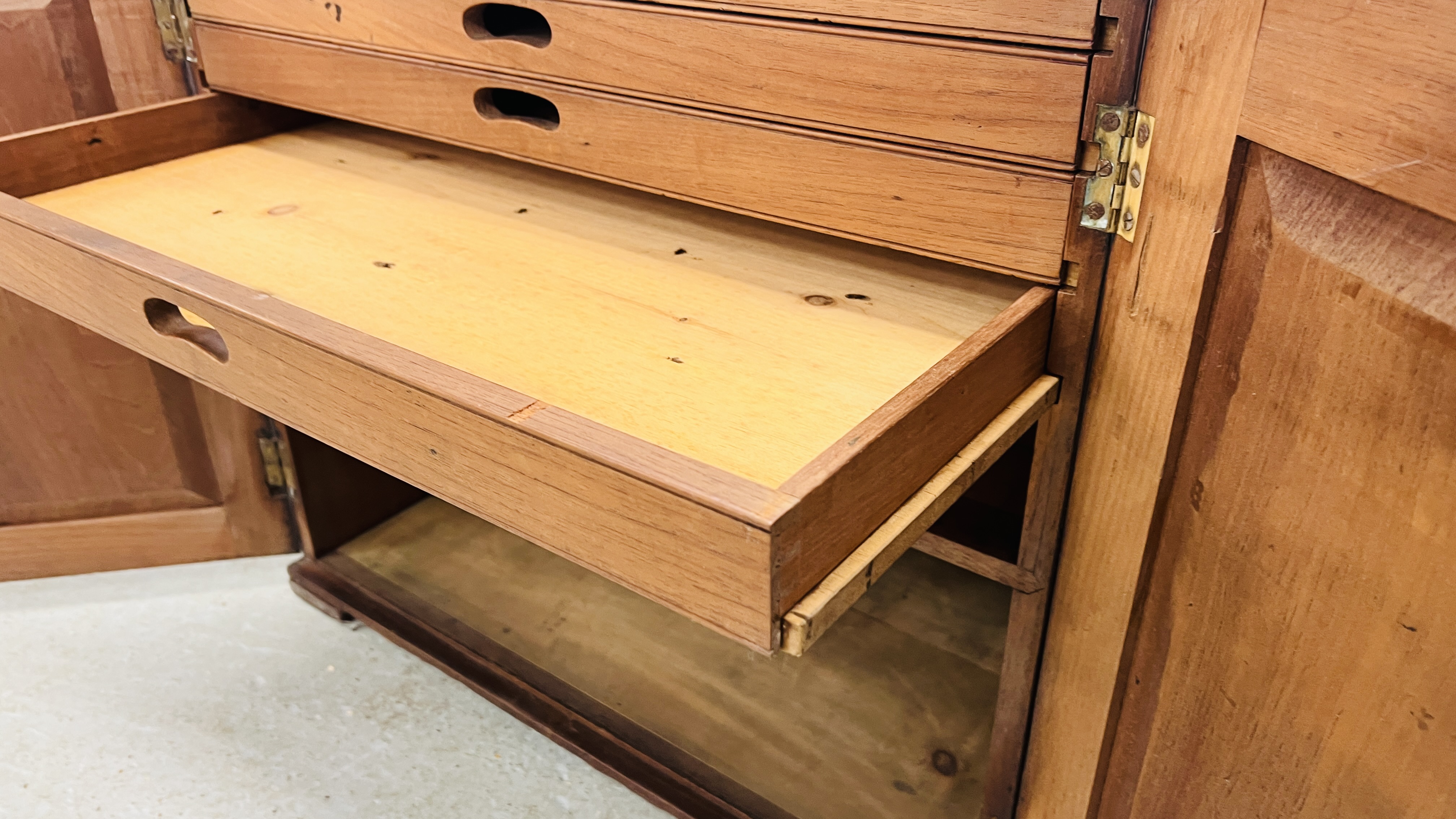 AN ANTIQUE MAHOGANY FOUR DRAWER MAP CHEST WITH TWO DOORS WIDTH 71CM. DEPTH 64CM. HEIGHT 68CM. - Image 10 of 10