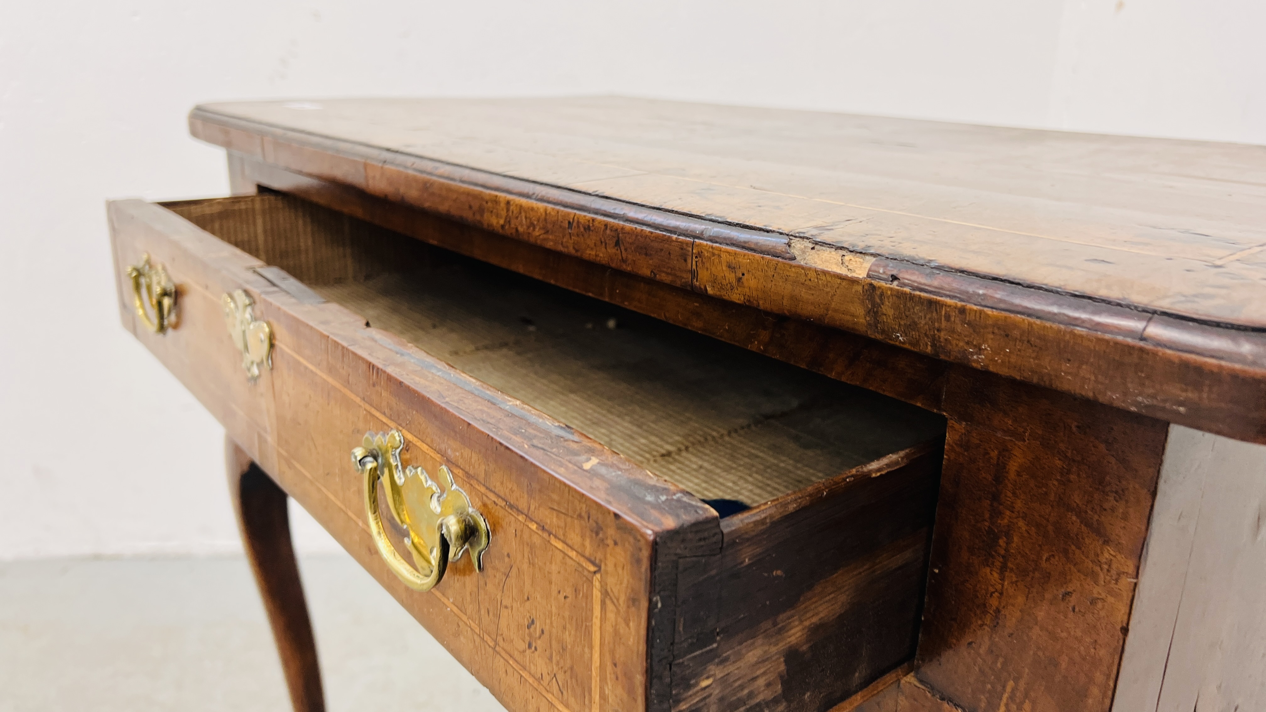 A GEORGE I WALNUT SINGLE DRAWER SIDE TABLE ON CABRIOLE LEGS, - Image 7 of 8