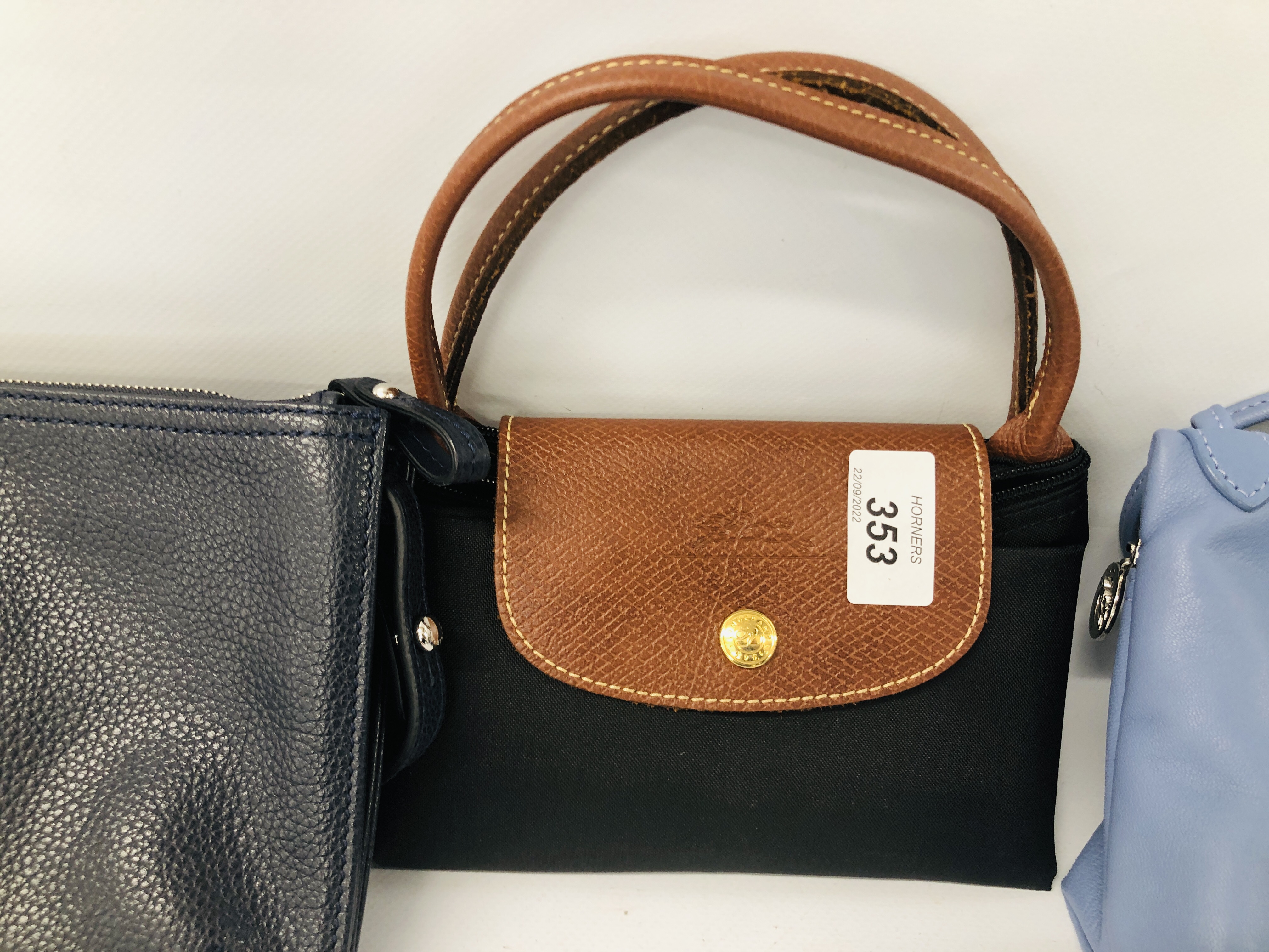 FOUR DESIGNER LADIES LONGCHAMP CROSS BODY BAGS AND HAND BAGS INCLUDING LEATHER. - Image 6 of 6