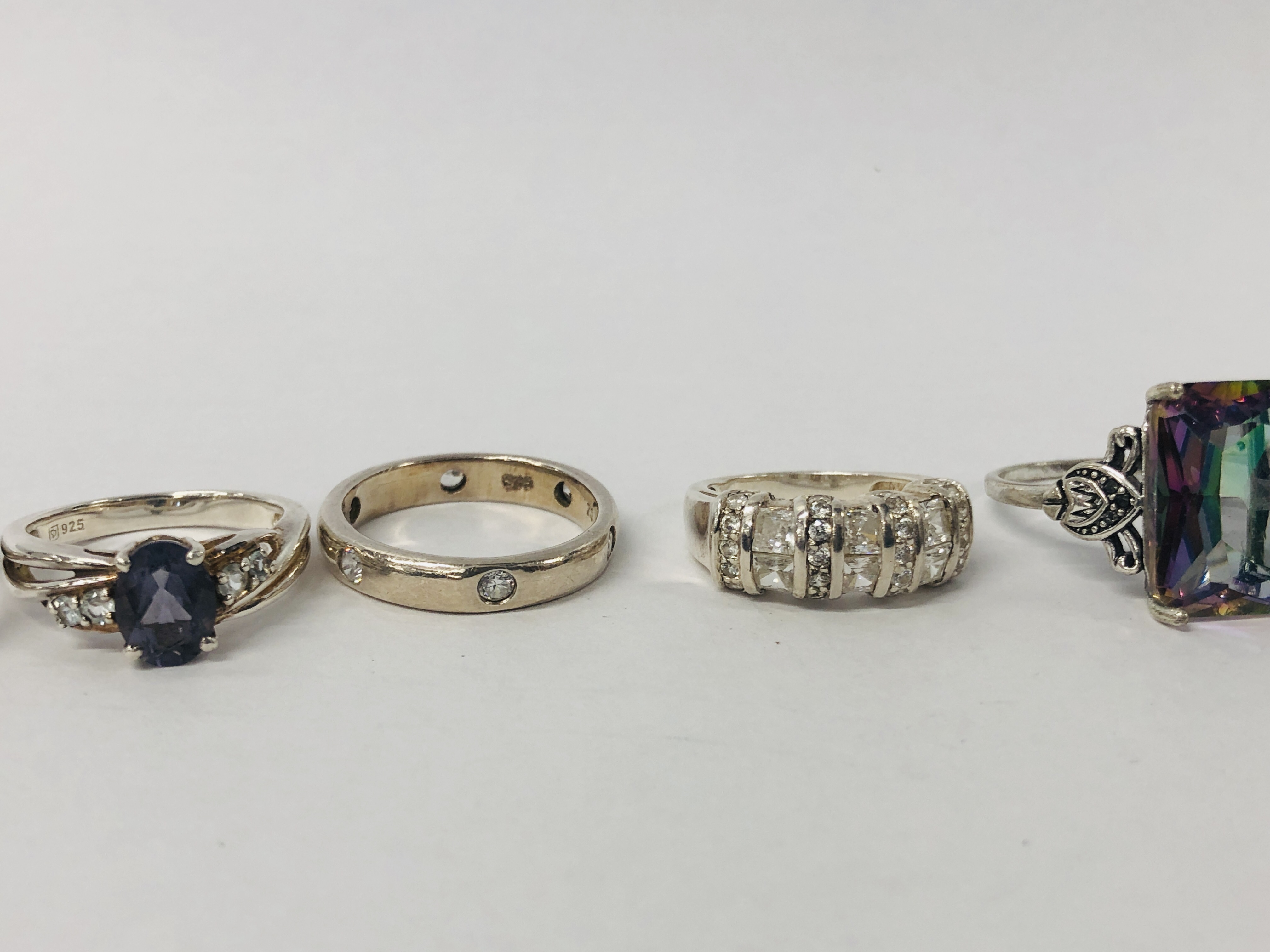 EIGHT ASSORTED DESIGNER SILVER RINGS - Image 3 of 10