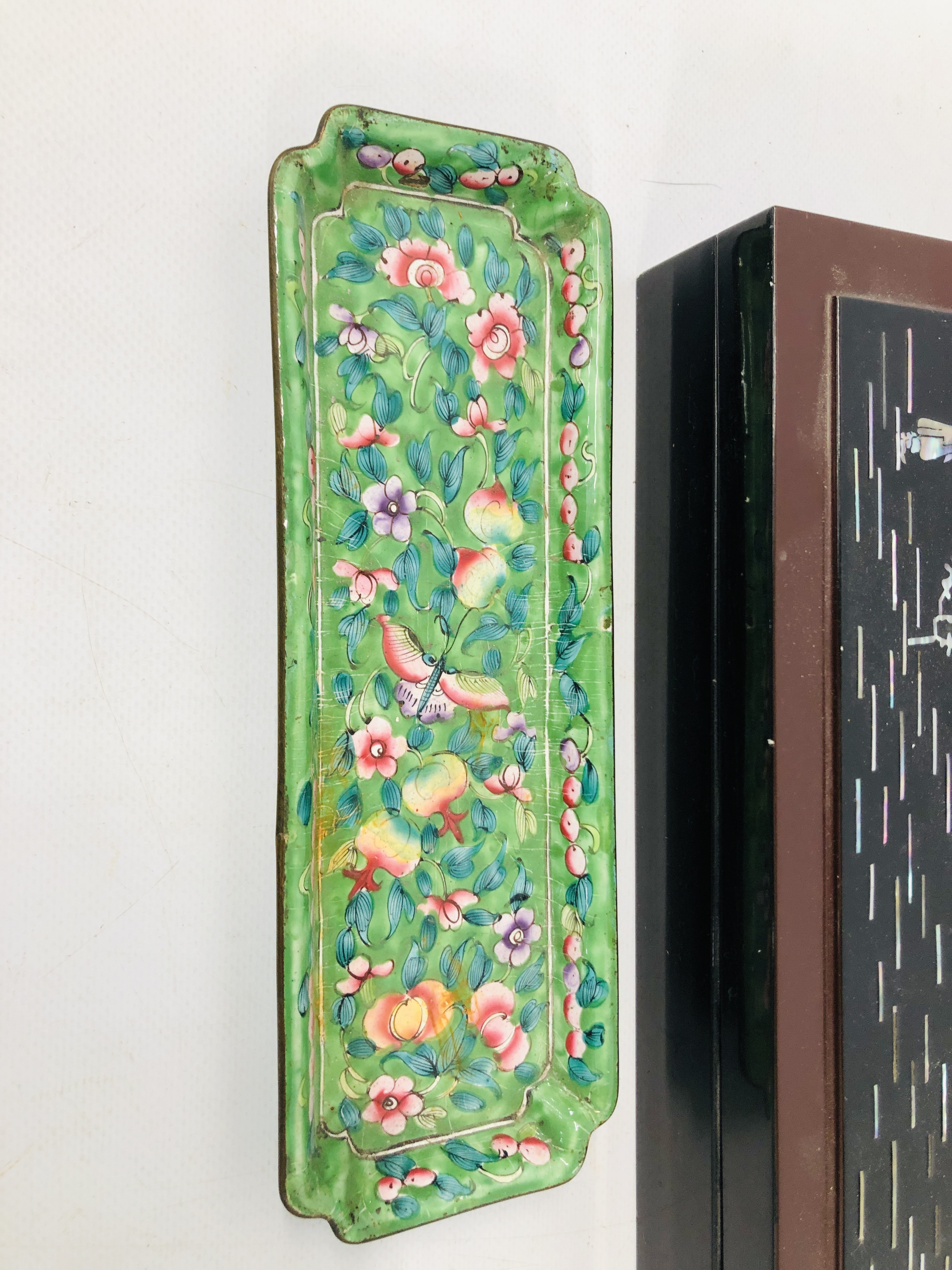 ORIENTAL LACQUERED PRESENTATION BOX WITH MOTHER OF PEARL DETAIL, BEARING INSCRIPTION, - Image 8 of 13