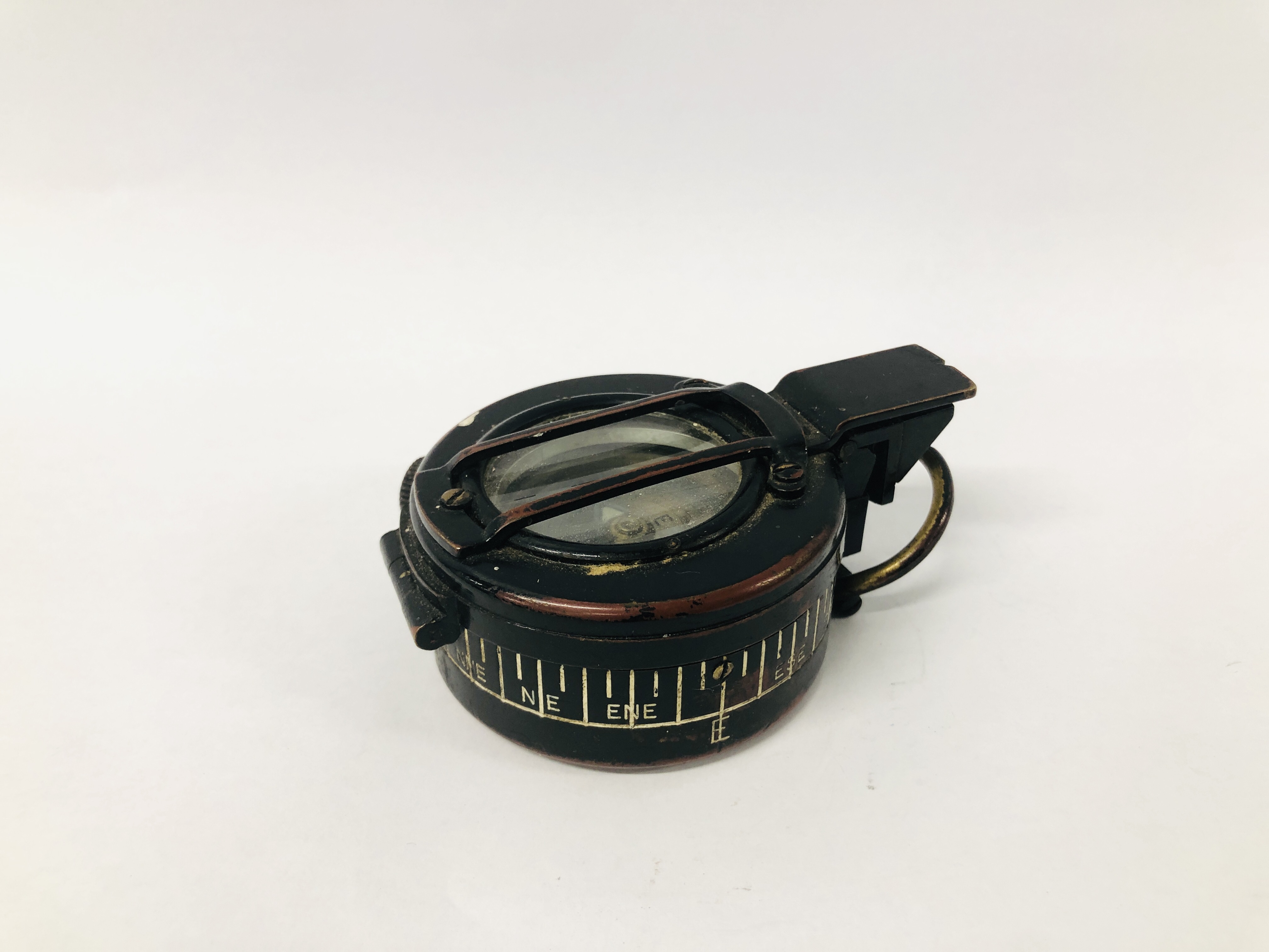 VINTAGE MILITARY COMPASS T.G. CO. LTD. LONDON DATED 1941 NO.