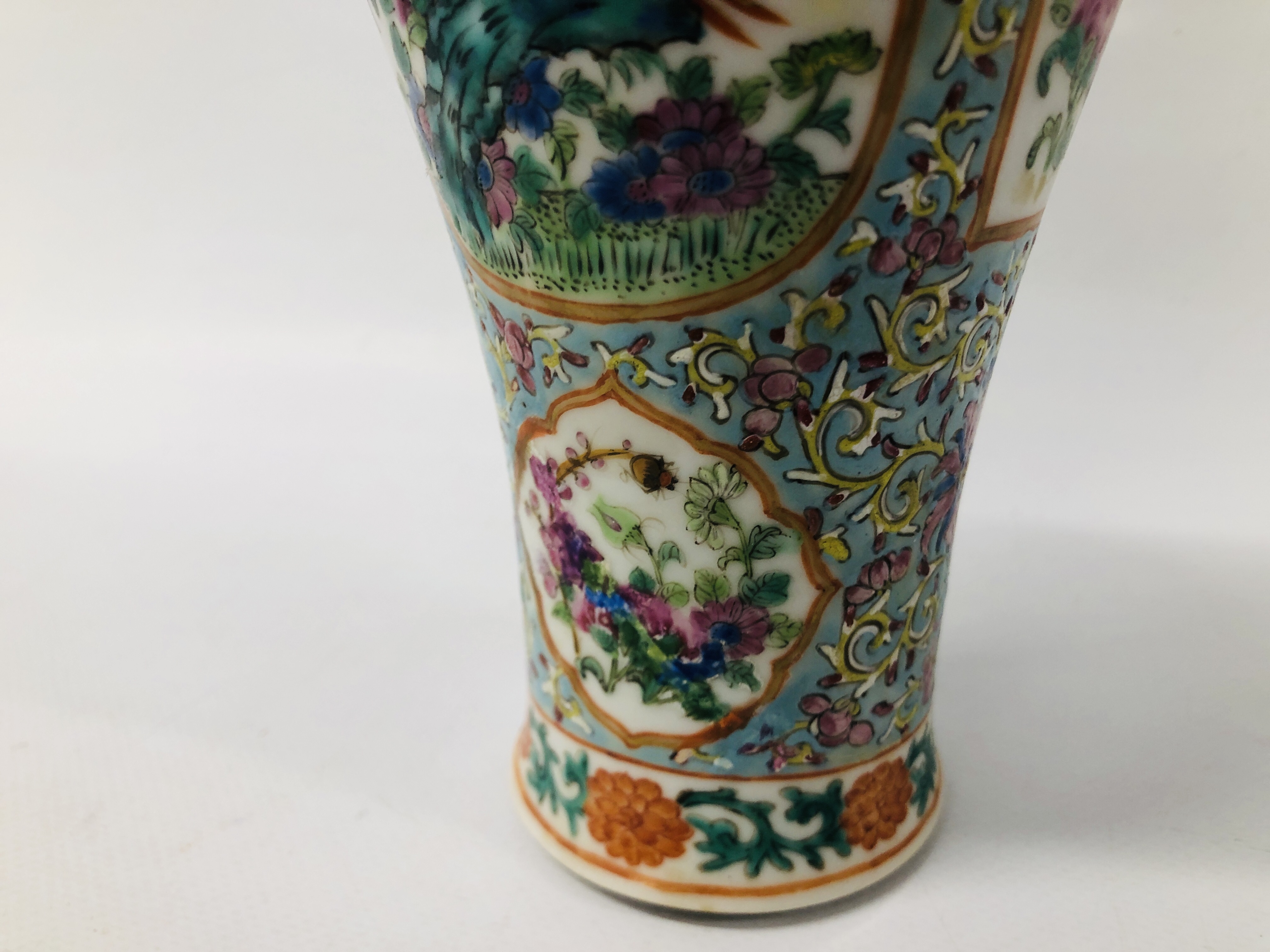 SIX PIECES OF ORIENTAL CERAMICS TO INCLUDE CYLINDRICAL VASE, BALUSTER VASE, - Image 23 of 29