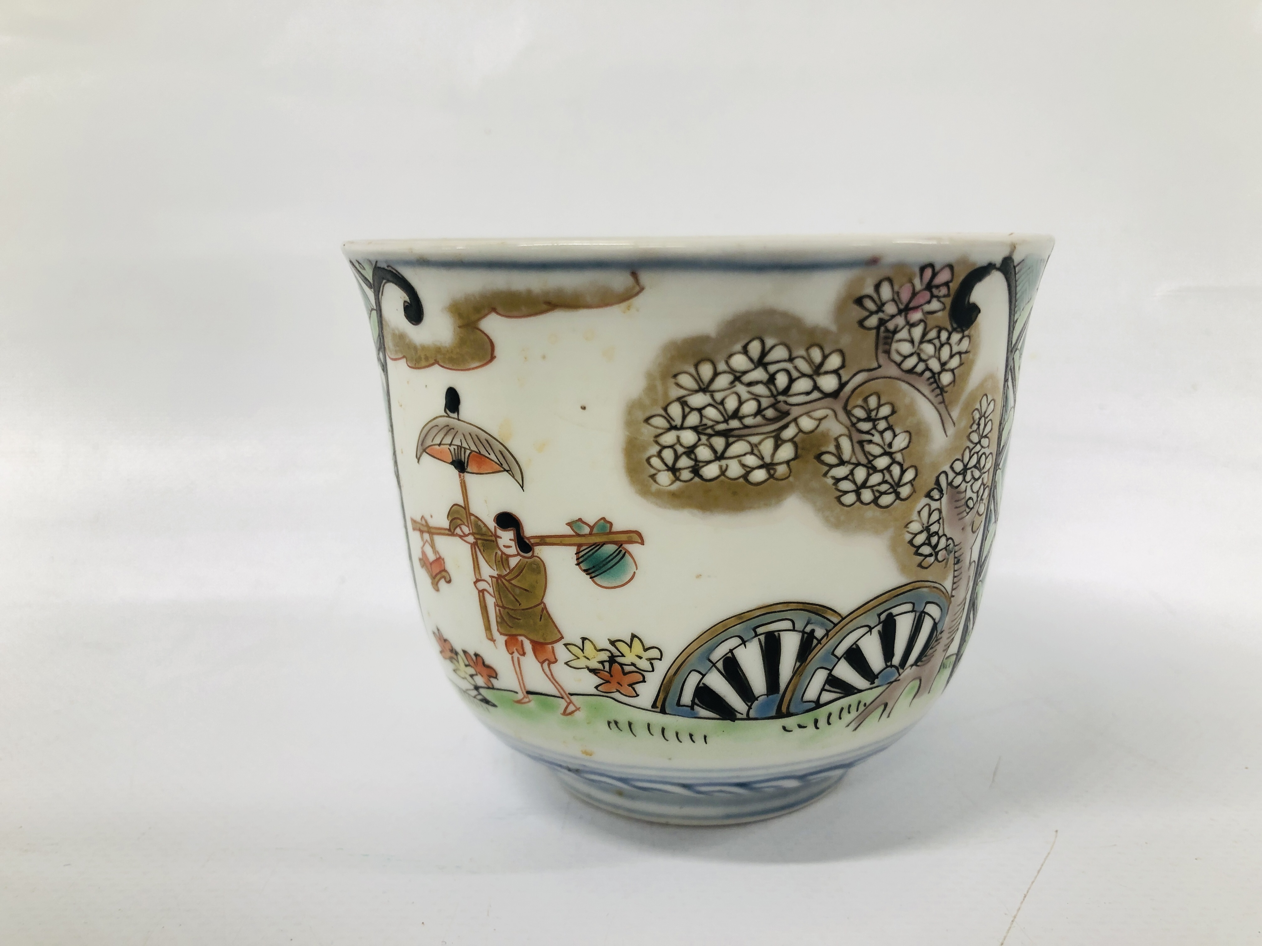 SIX PIECES OF ORIENTAL CERAMICS TO INCLUDE CYLINDRICAL VASE, BALUSTER VASE, - Image 6 of 29
