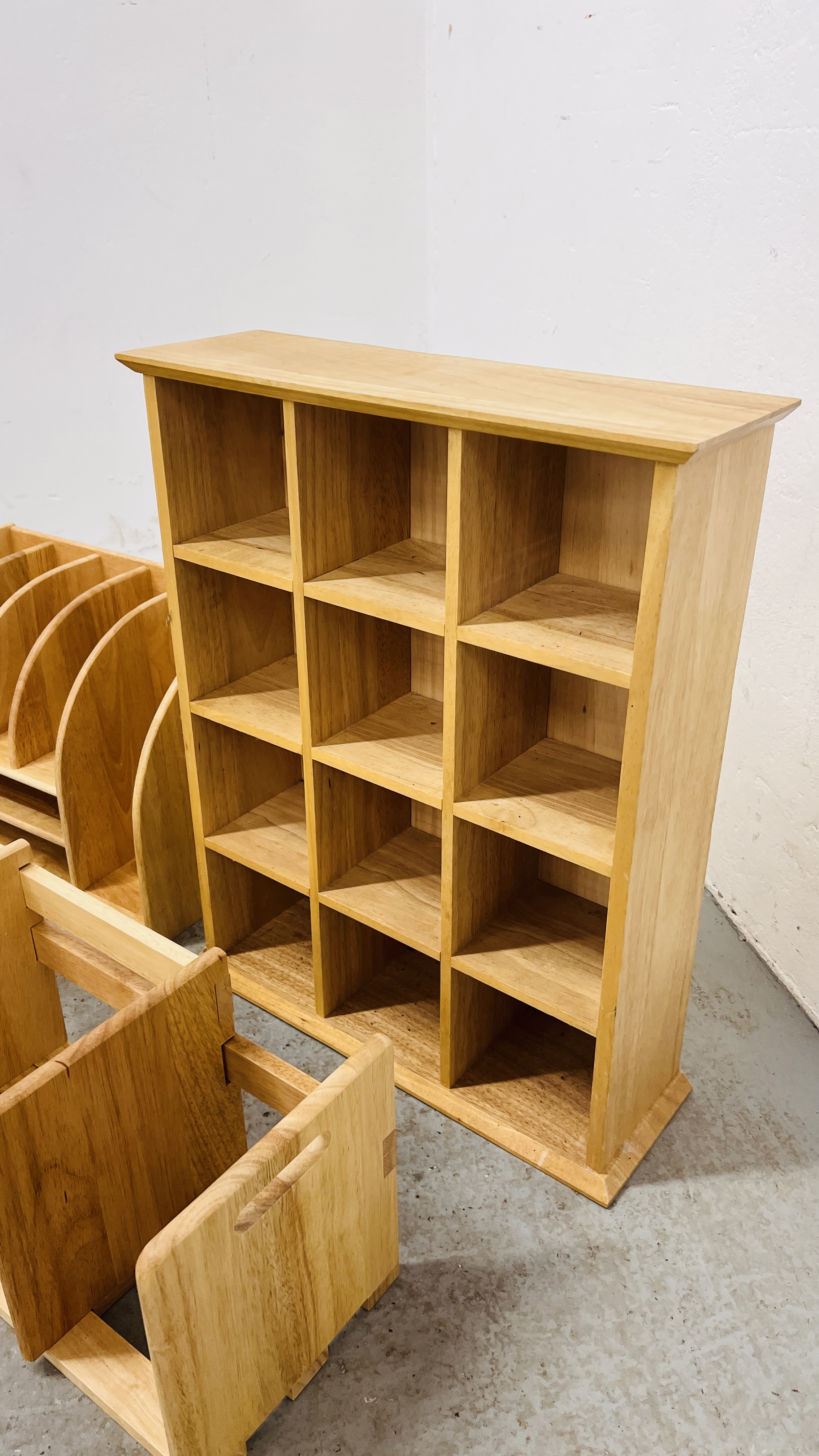 A BEECHWOOD DESK TIDY ALONG WITH EXTENDING BOOK RACK AND 12 PIGEON HOLE SHELVING RACK. - Image 3 of 4