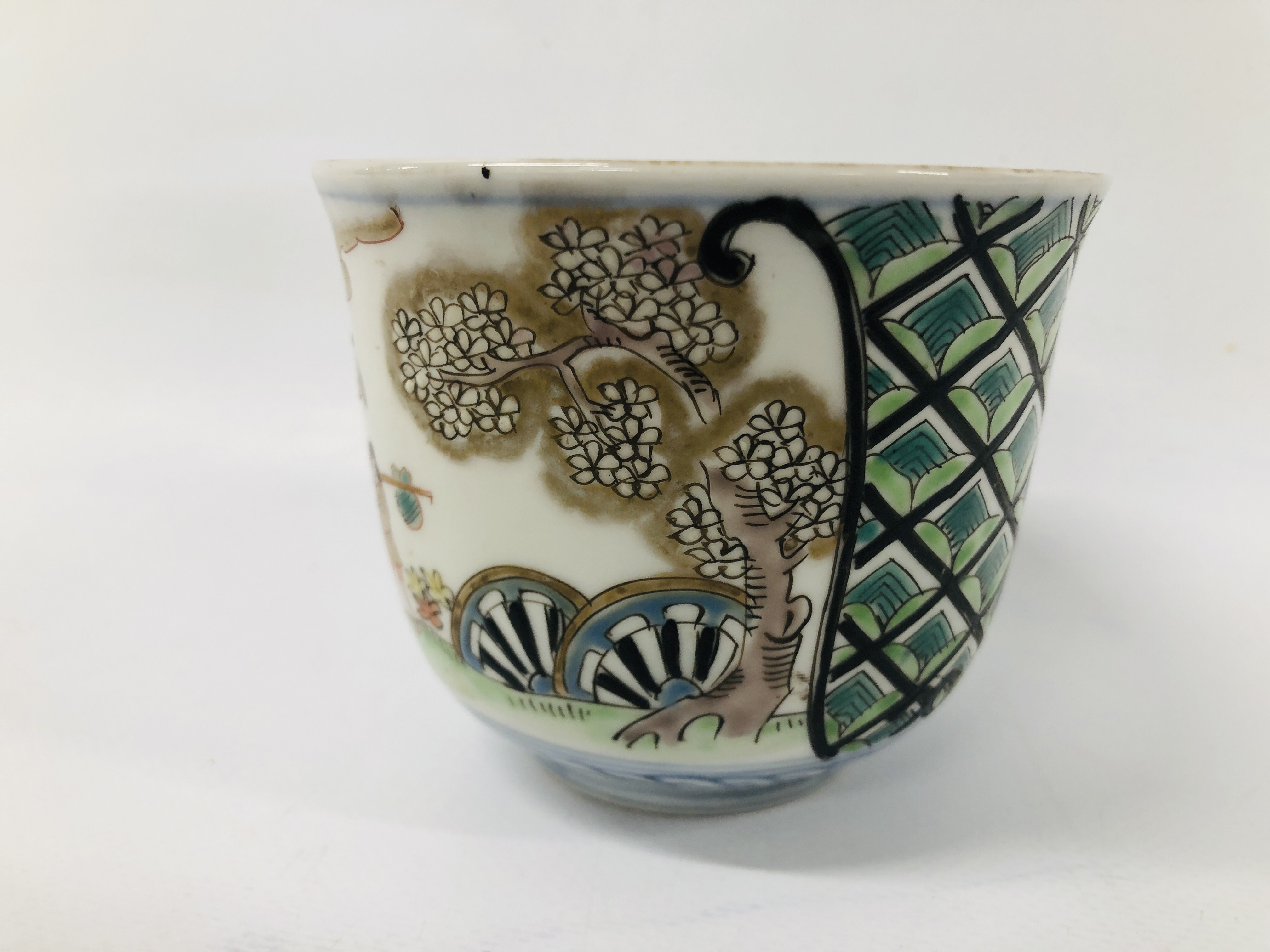 SIX PIECES OF ORIENTAL CERAMICS TO INCLUDE CYLINDRICAL VASE, BALUSTER VASE, - Image 9 of 29