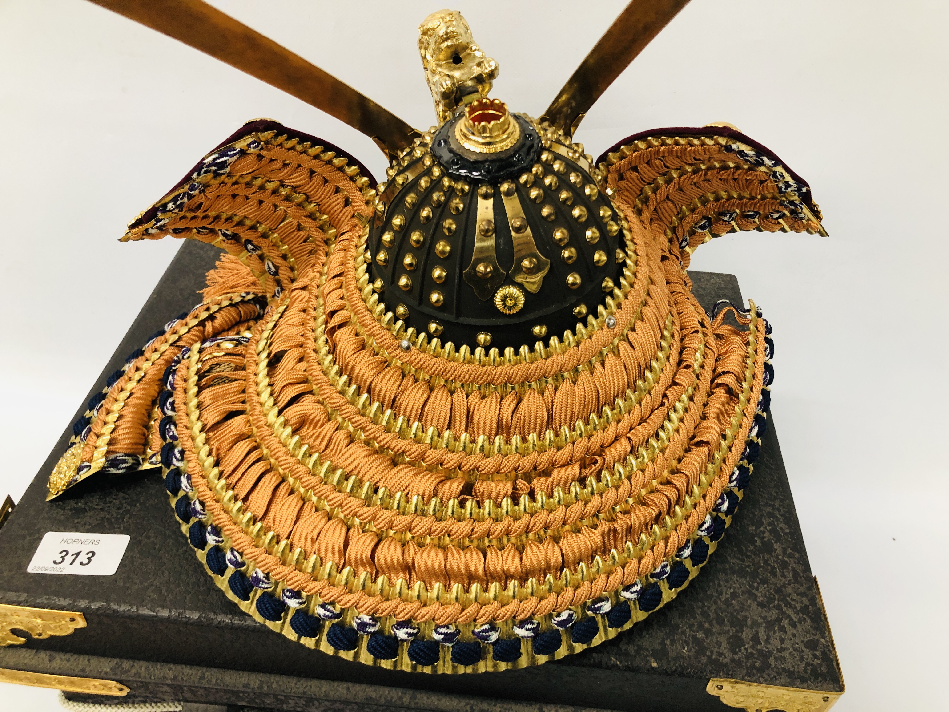 A REPRODUCTION JAPANESE SAMURAI WARRIOR HELMET IN PRESENTATION CASKET - Image 5 of 14