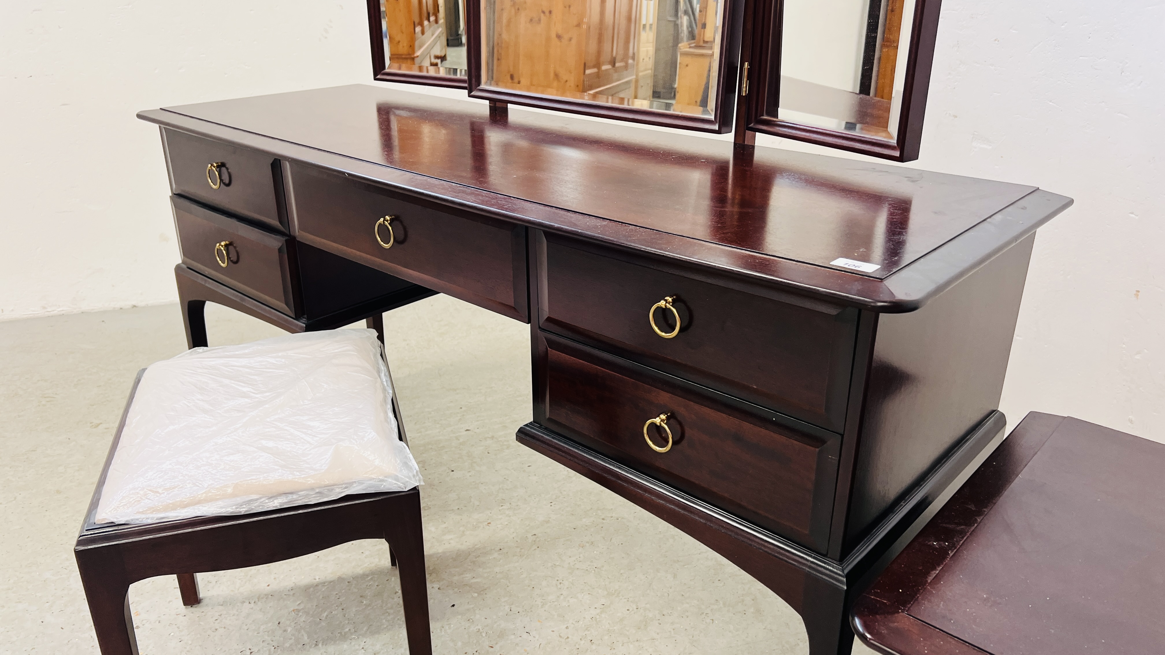 STAG MINSTREL MAHOGANY FINISH FIVE DRAWER DRESSING TABLE (WIDTH 143CM. - Image 3 of 8