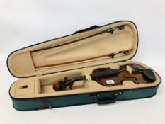 A HANS JOSEPH HAUER No. 314 VIOLIN IN FITTED TRAVEL CASE.