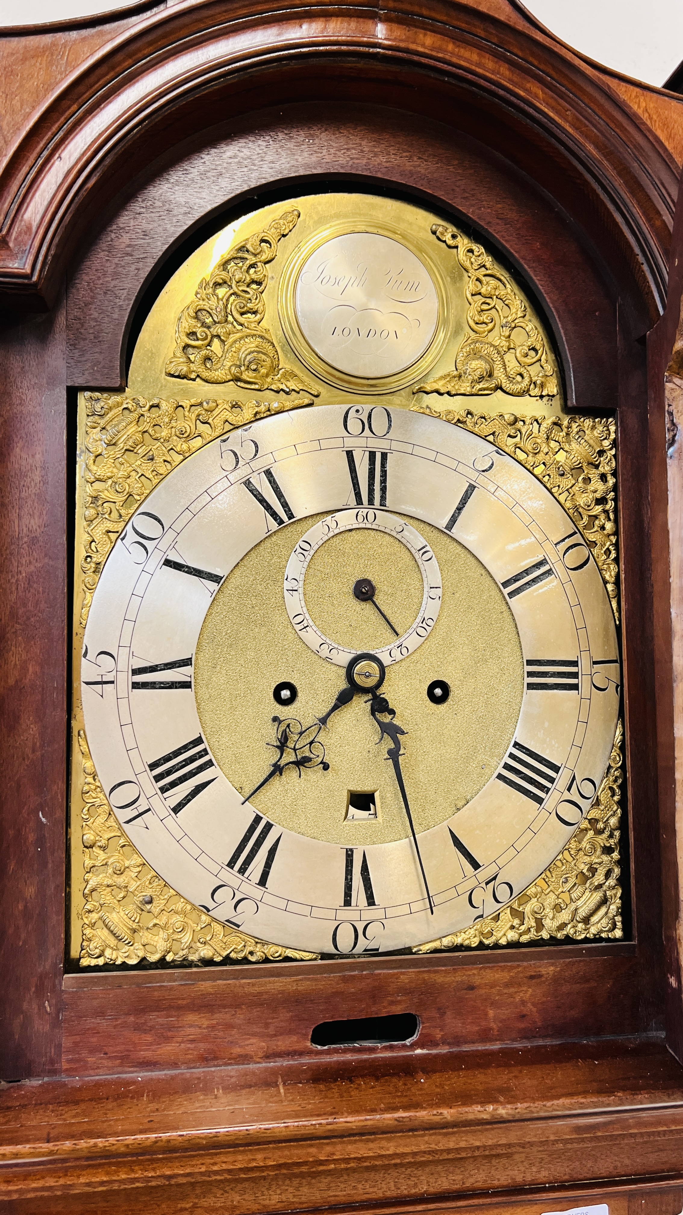 AN INLAID MAHOGANY GRANDFATHER CLOCK WITH JOSEPH LUM FACE COMPLETE WITH KEY AND PENDULUM - Image 4 of 14