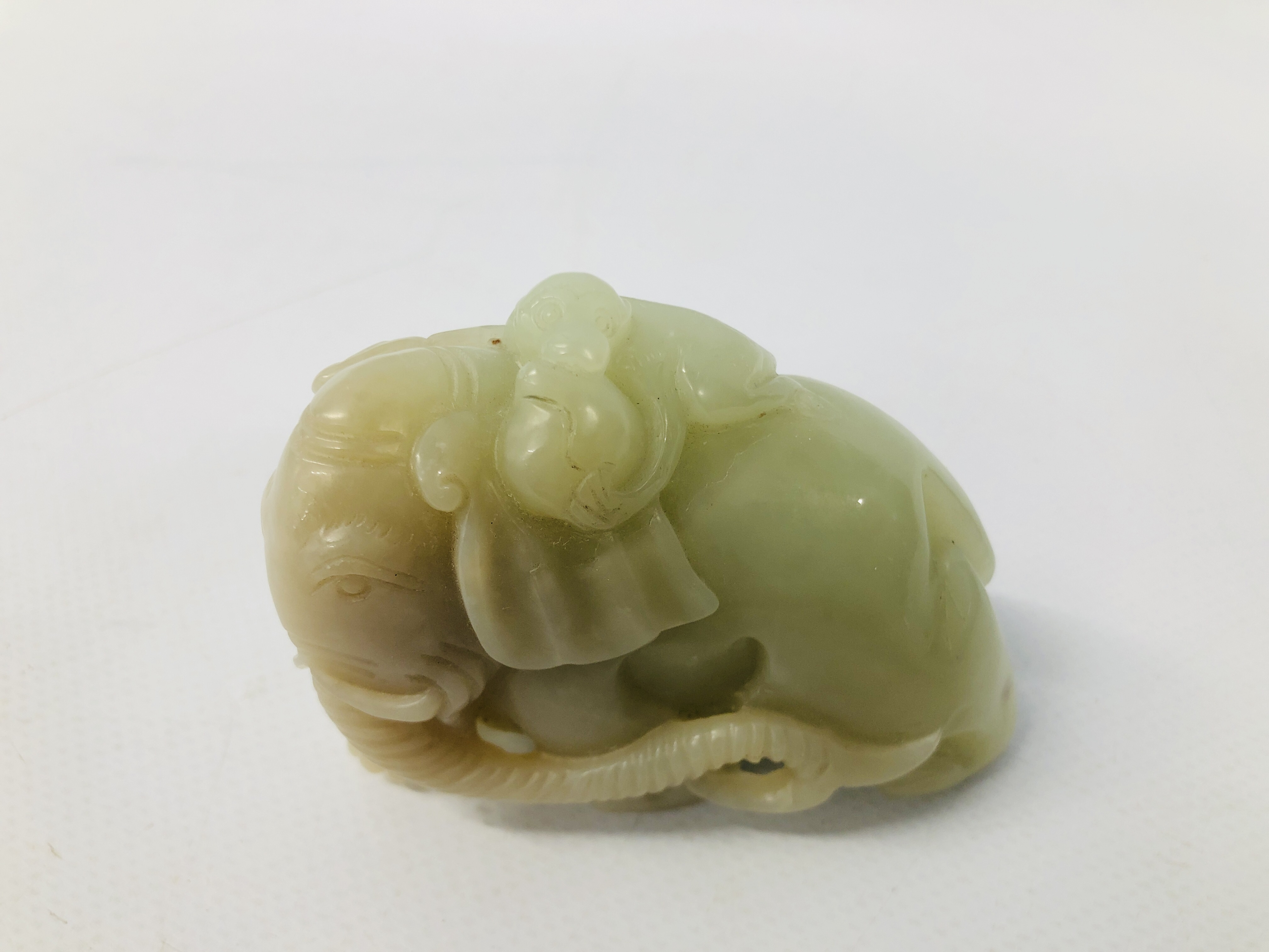 WELL CARVED CHINESE PALE CELADON JADE OF A MONKEY HOLDING A PEACH UPON THE BACK OF AN ELEPHANT, - Image 3 of 6