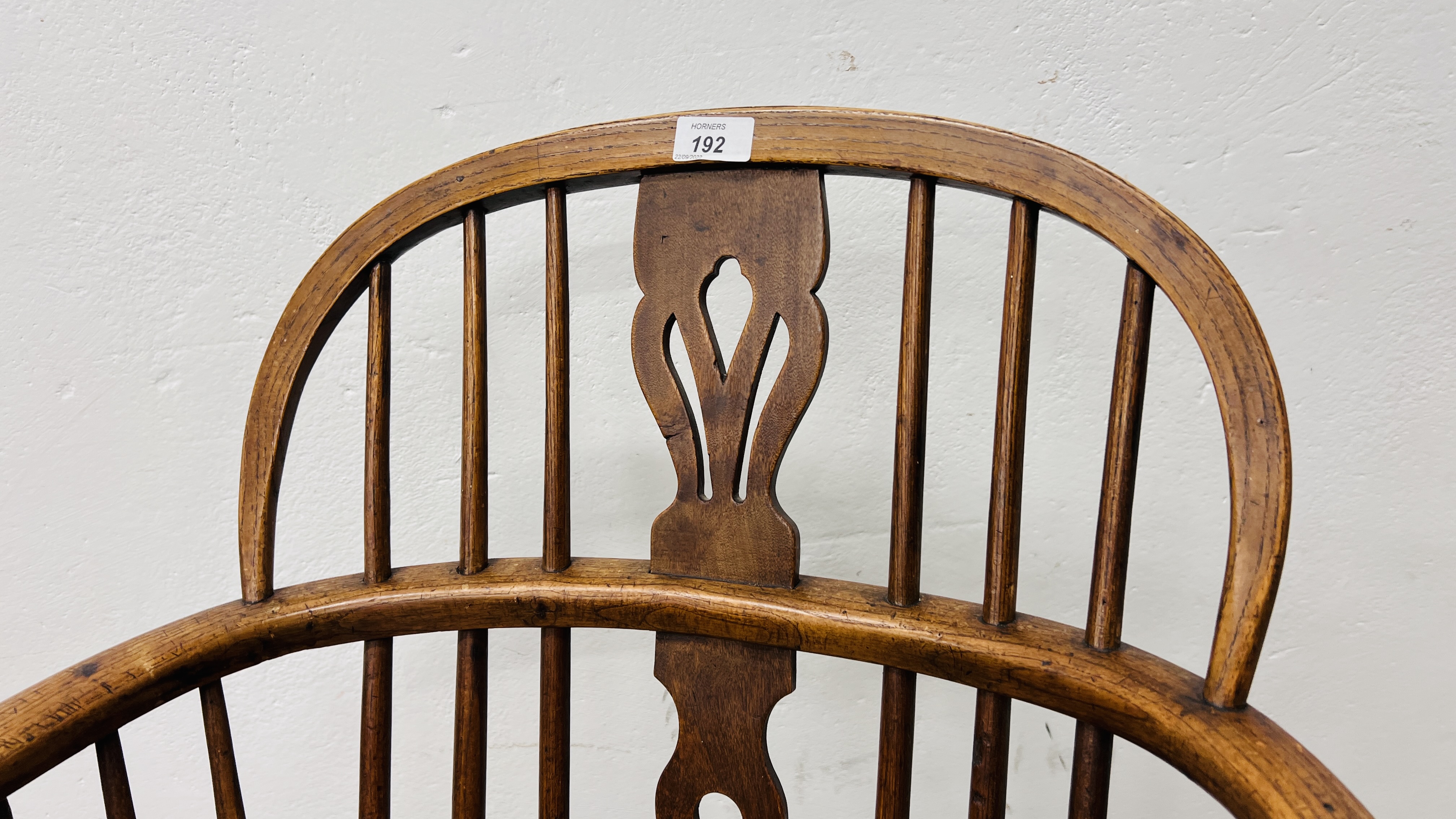 AN ANTIQUE ELM SEATED STICK BACK ELBOW CHAIR. - Image 2 of 8