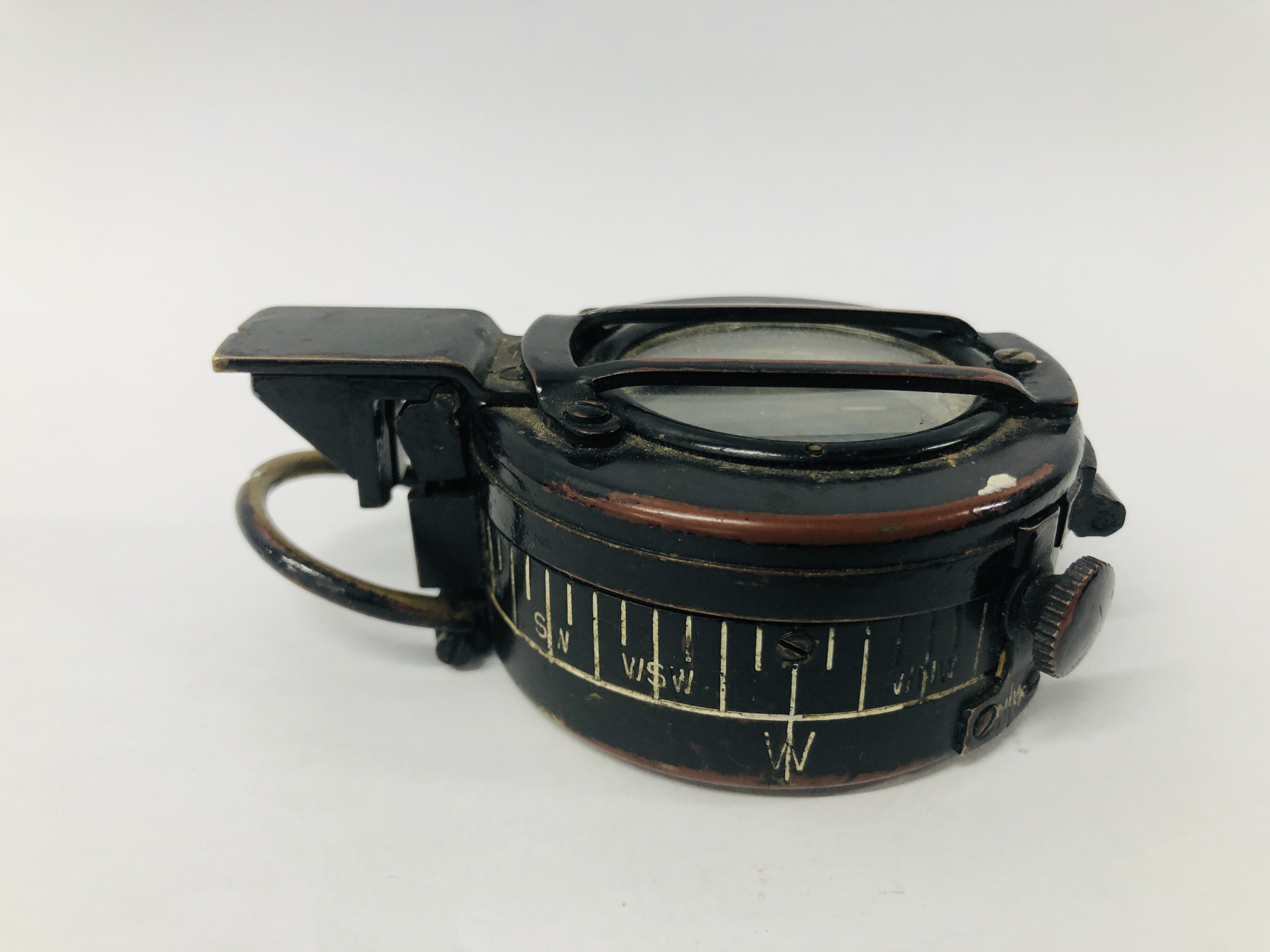 VINTAGE MILITARY COMPASS T.G. CO. LTD. LONDON DATED 1941 NO. - Image 3 of 8