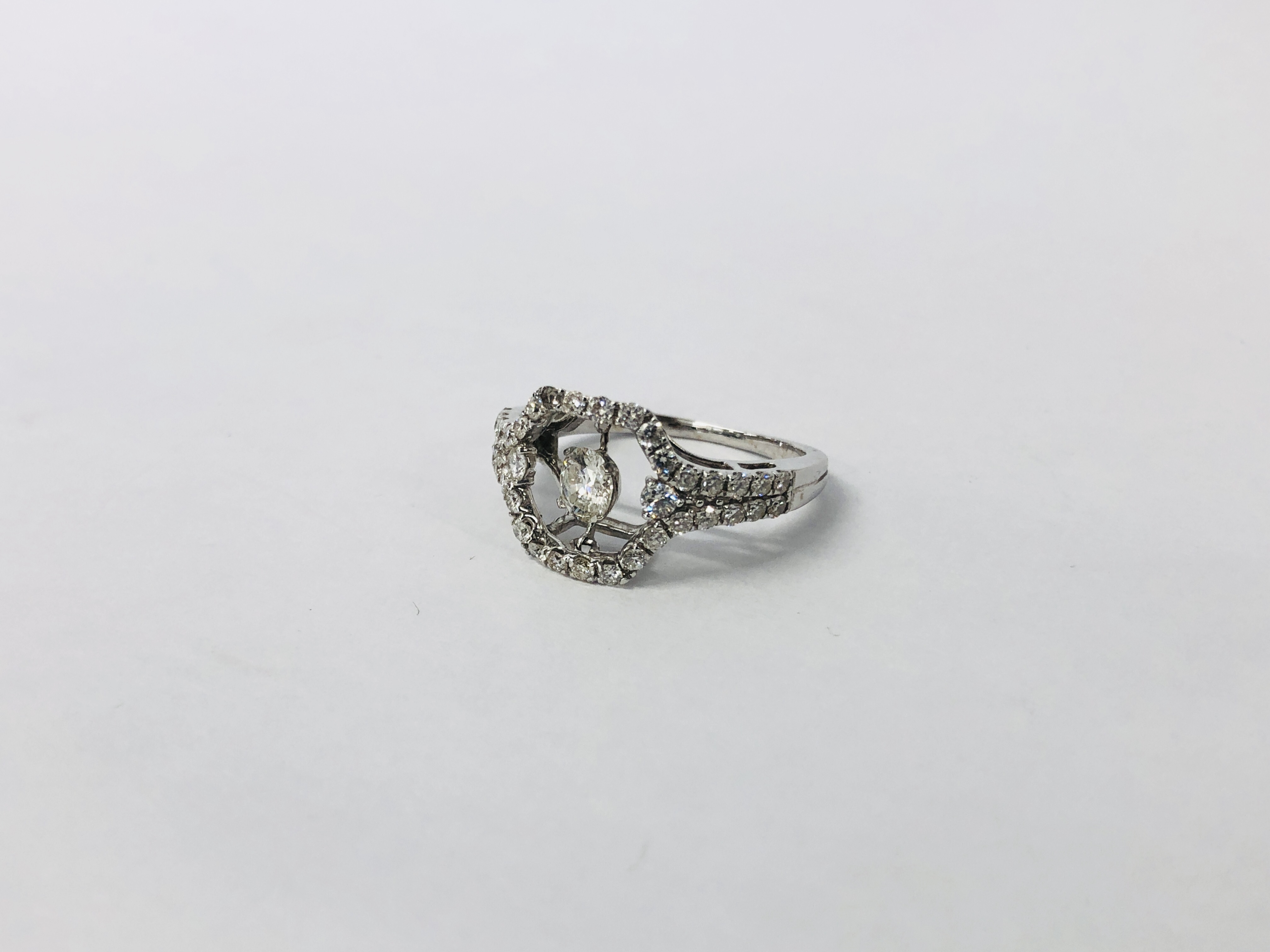 A MODERN CONTEMPORARY DIAMOND SET RING, NO HALLMARK, THE CENTRAL PIVOTING DIAMOND APPROX . - Image 2 of 10