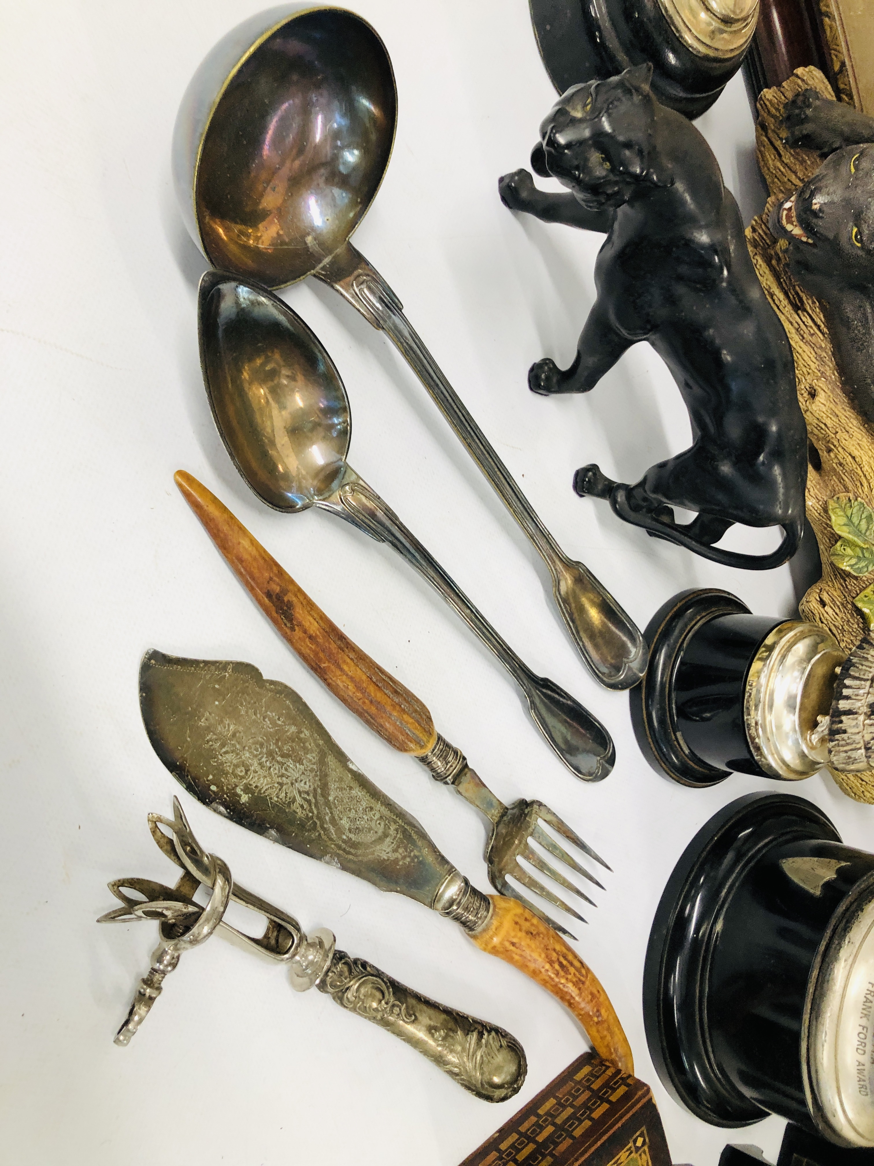 BOX OF ASSORTED COLLECTIBLES TO INCLUDE VARIOUS TROPHIES, HORN HANDLED SERVING CUTLERY, - Image 2 of 10