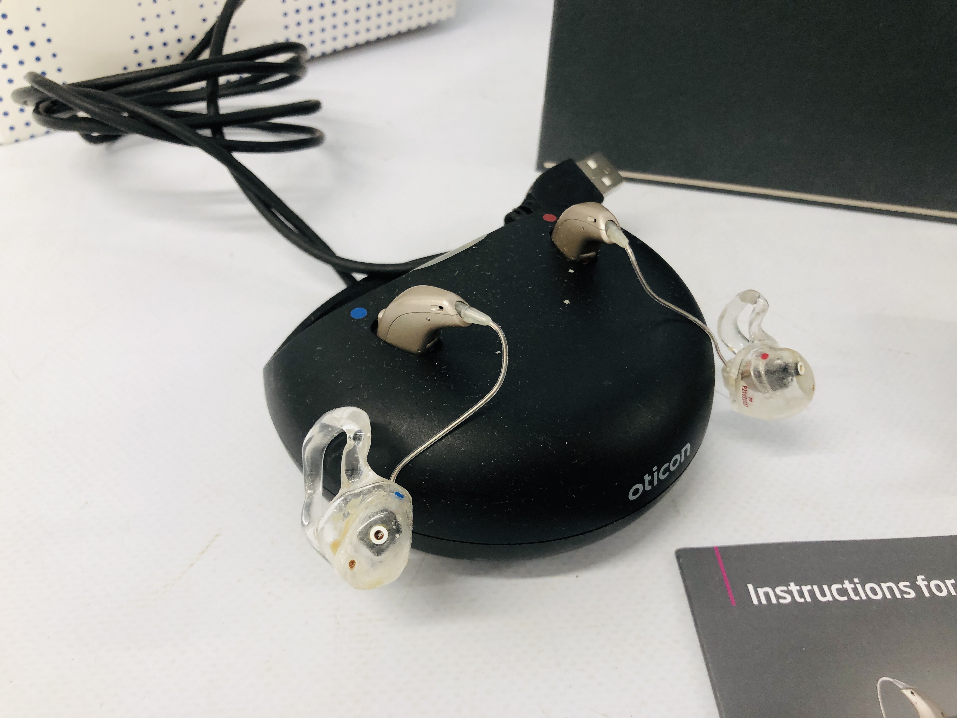 TWO PAIRS OF OTICON HEARING AIDS WITH BOXES (NOT GUARANTEED COMPLETE) - Image 2 of 5