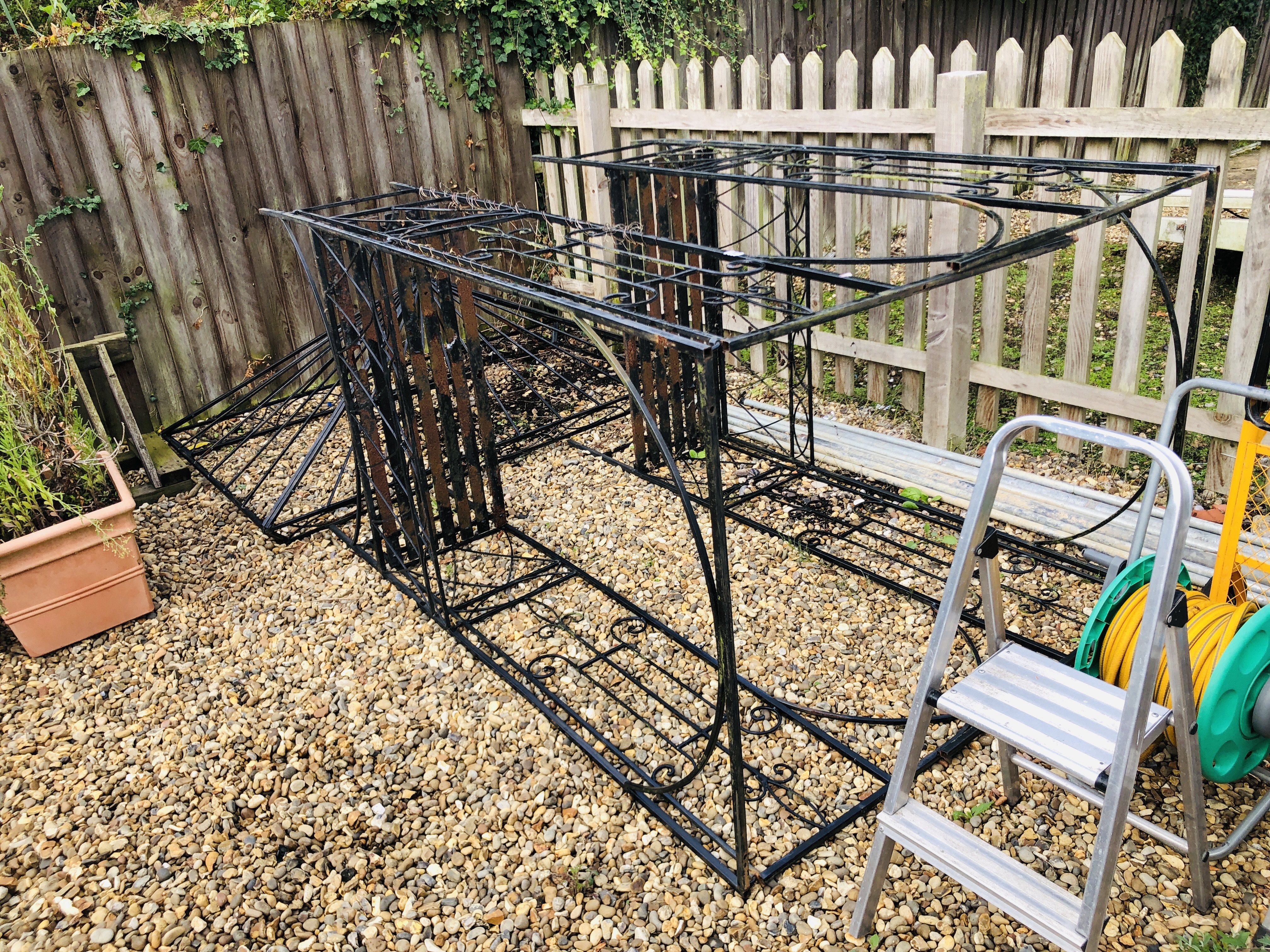 A METAL CRAFT GARDEN ARBOUR SEAT AND CANOPY - REQUIRES REPAIR. - Image 3 of 13
