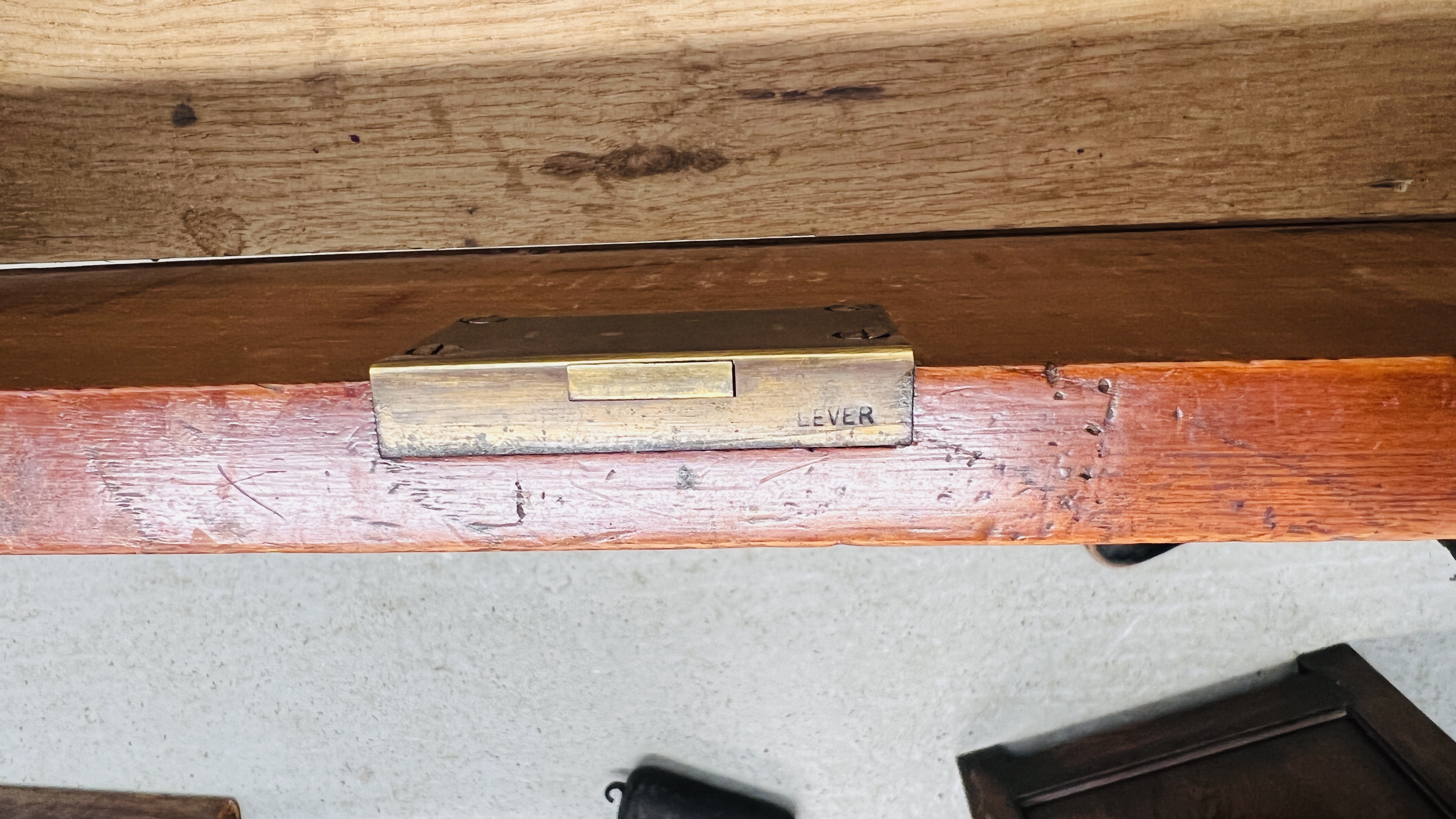 ANTIQUE MAHOGANY TWO OVER THREE CAMPAIGN CHEST ON BUN FEET WITH BRASS HANDLES AND BANDING BEARING - Image 12 of 15