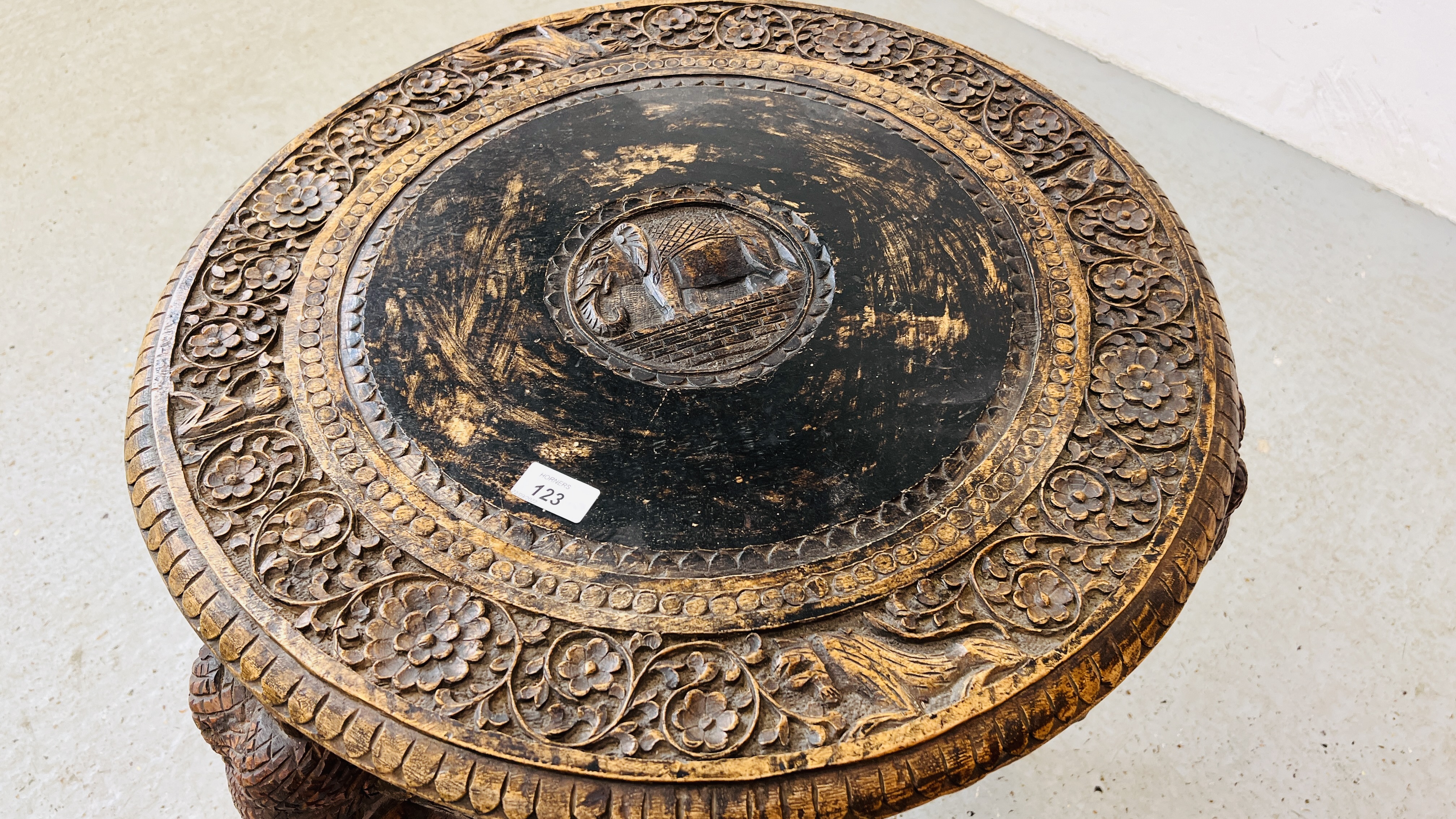 A HARDWOOD CARVED EASTERN CIRCULAR TABLE WITH ELEPHANT HEAD DETAILING TO LEGS. - Image 2 of 8