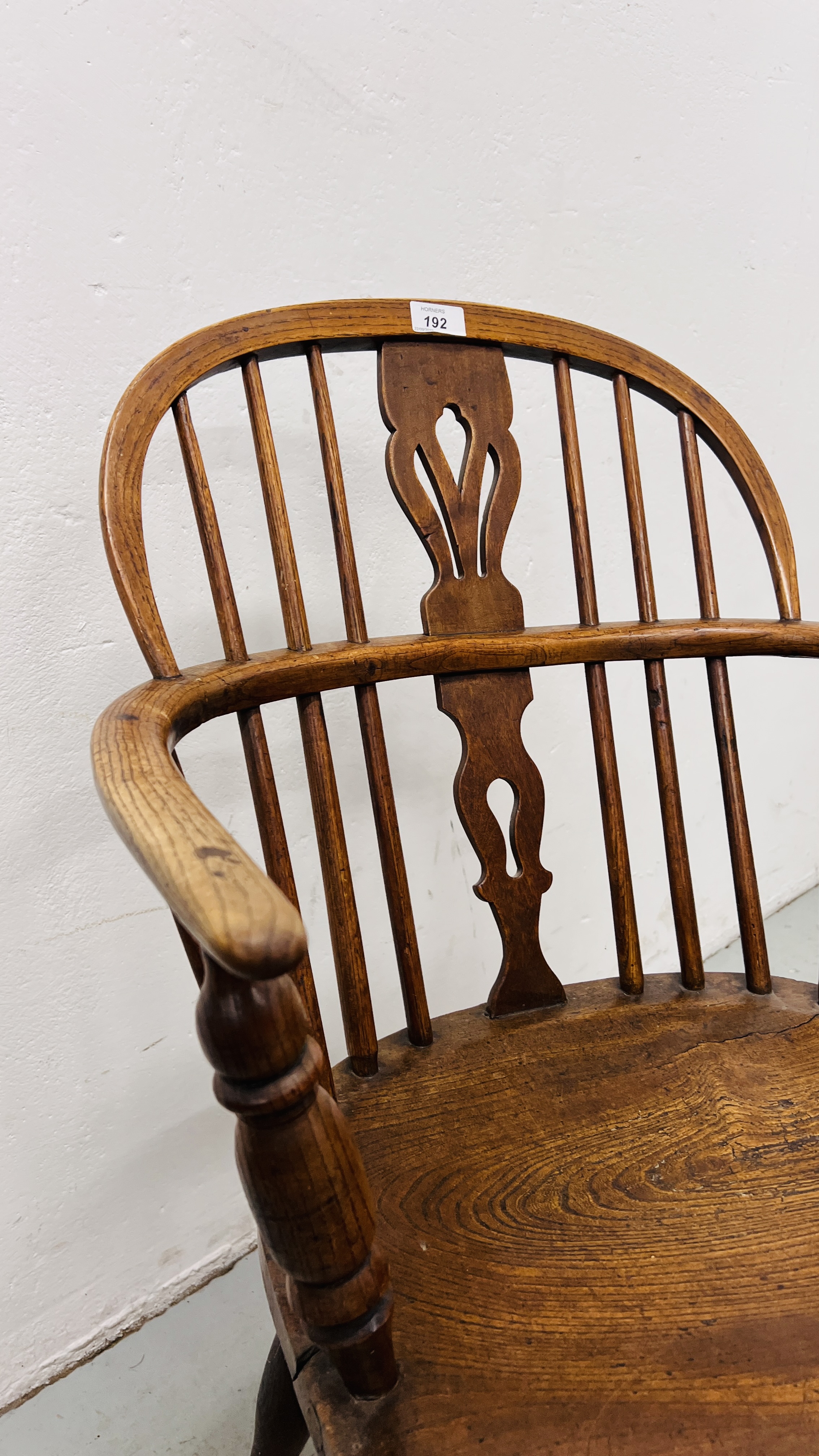 AN ANTIQUE ELM SEATED STICK BACK ELBOW CHAIR. - Image 8 of 8