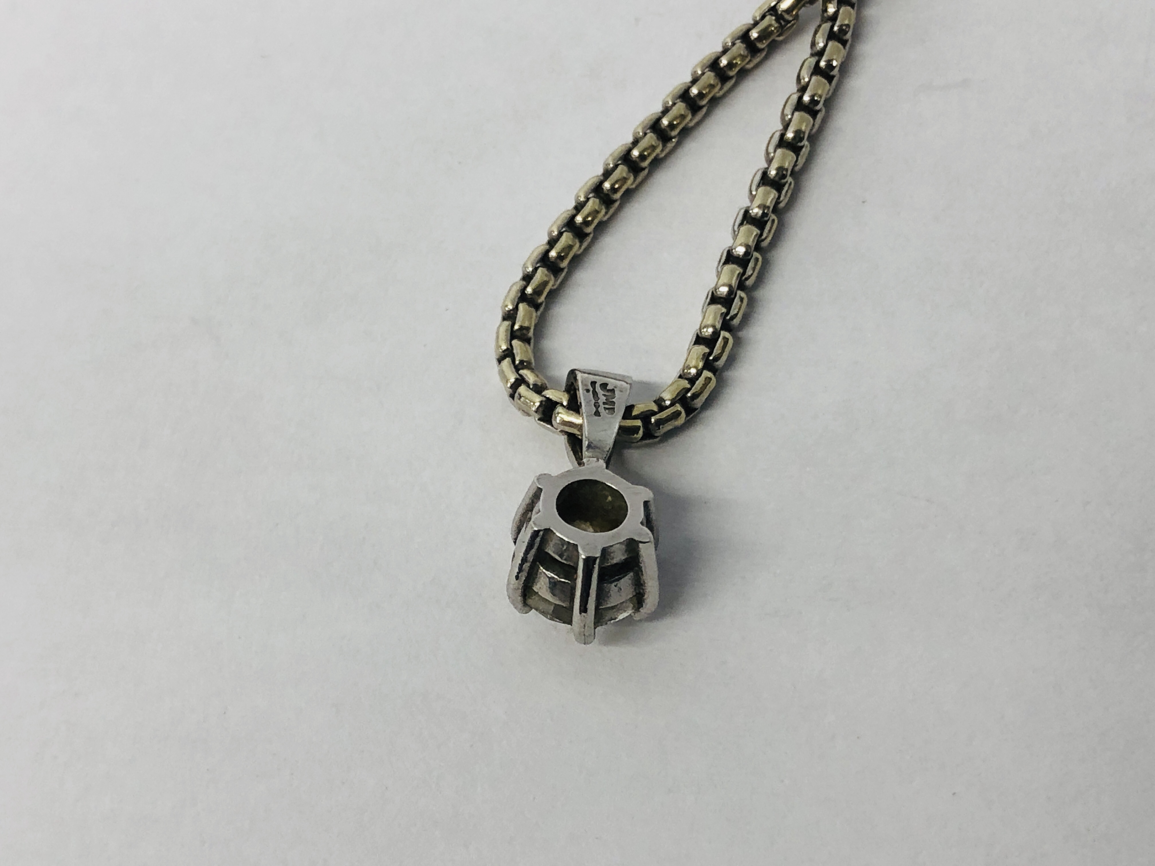 A 9CT WHITE GOLD BOX LINK NECKLACE WITH SOLITAIRE DIAMOND PENDANT ATTACHED (APPROX DIAMETER 5. - Image 6 of 8