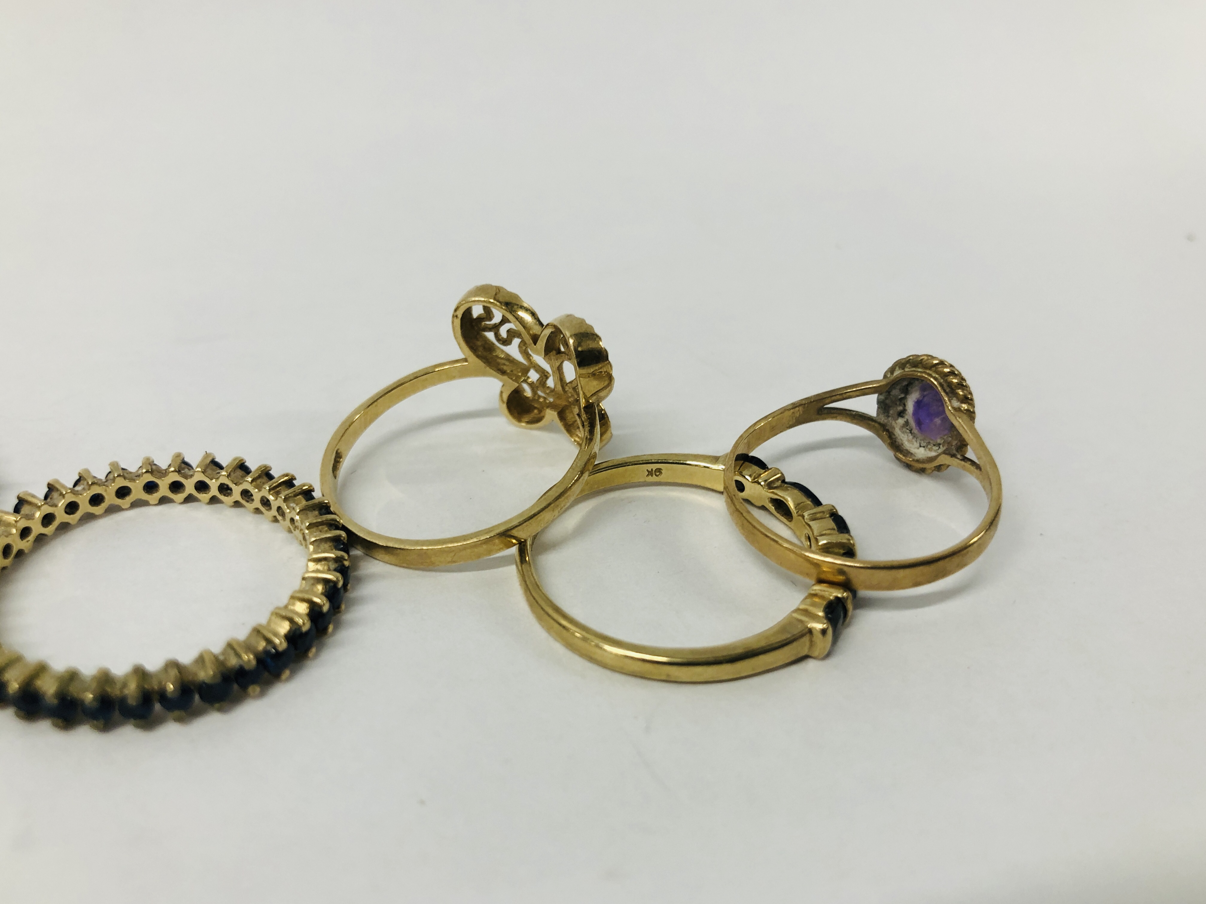 3 X 9CT. GOLD DRESS RINGS SET WITH SAPPHIRES (1 A/F), AN AMETHYST SET 9CT. GOLD AND A 9CT. - Image 11 of 12