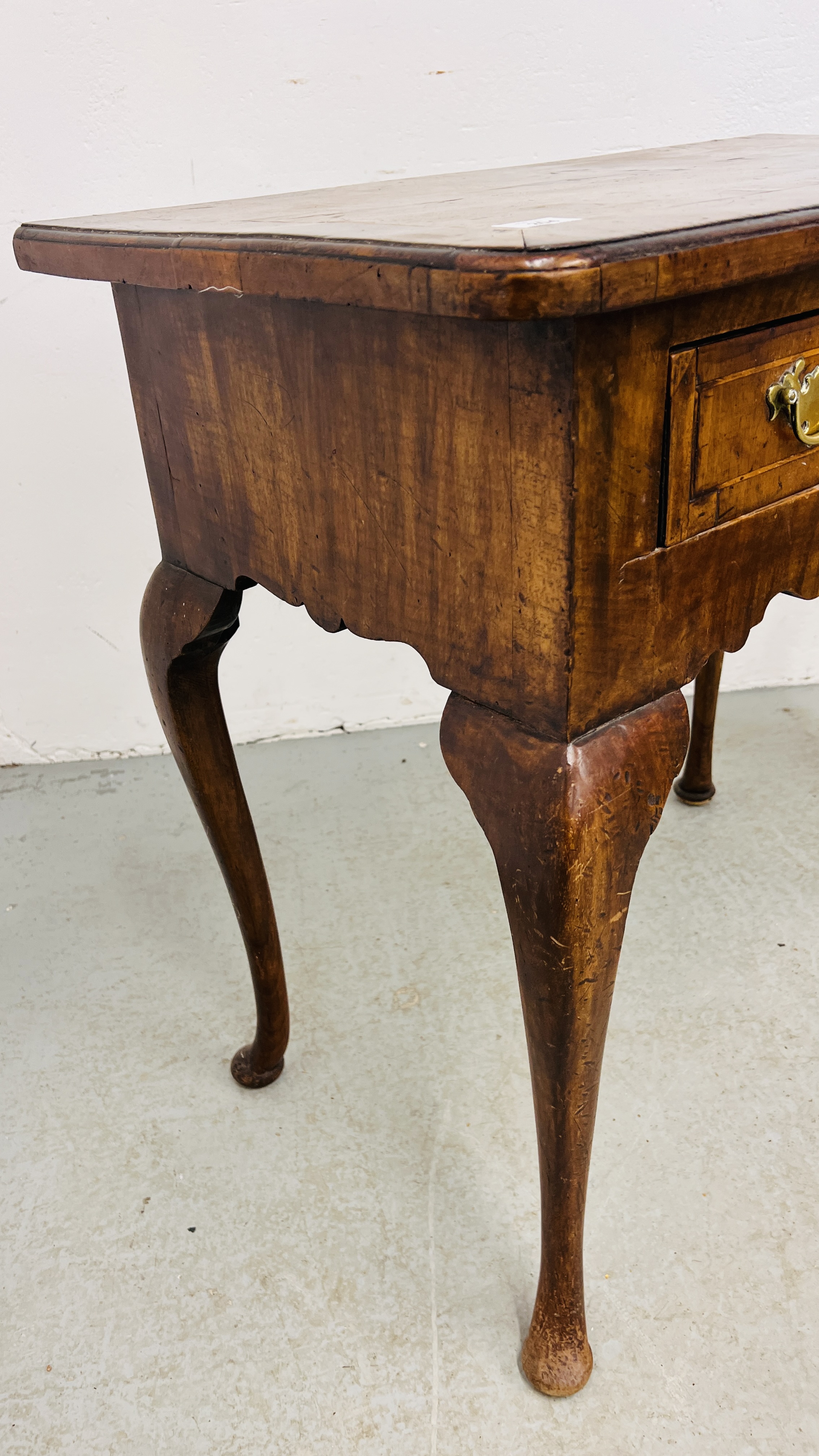 A GEORGE I WALNUT SINGLE DRAWER SIDE TABLE ON CABRIOLE LEGS, - Image 3 of 8