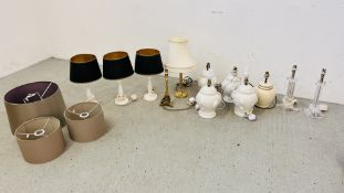 2 X BOXES OF ASSORTED MODERN LAMP BASES TO INCLUDE CERAMIC AND BRASS EXAMPLES ALONG WITH THREE