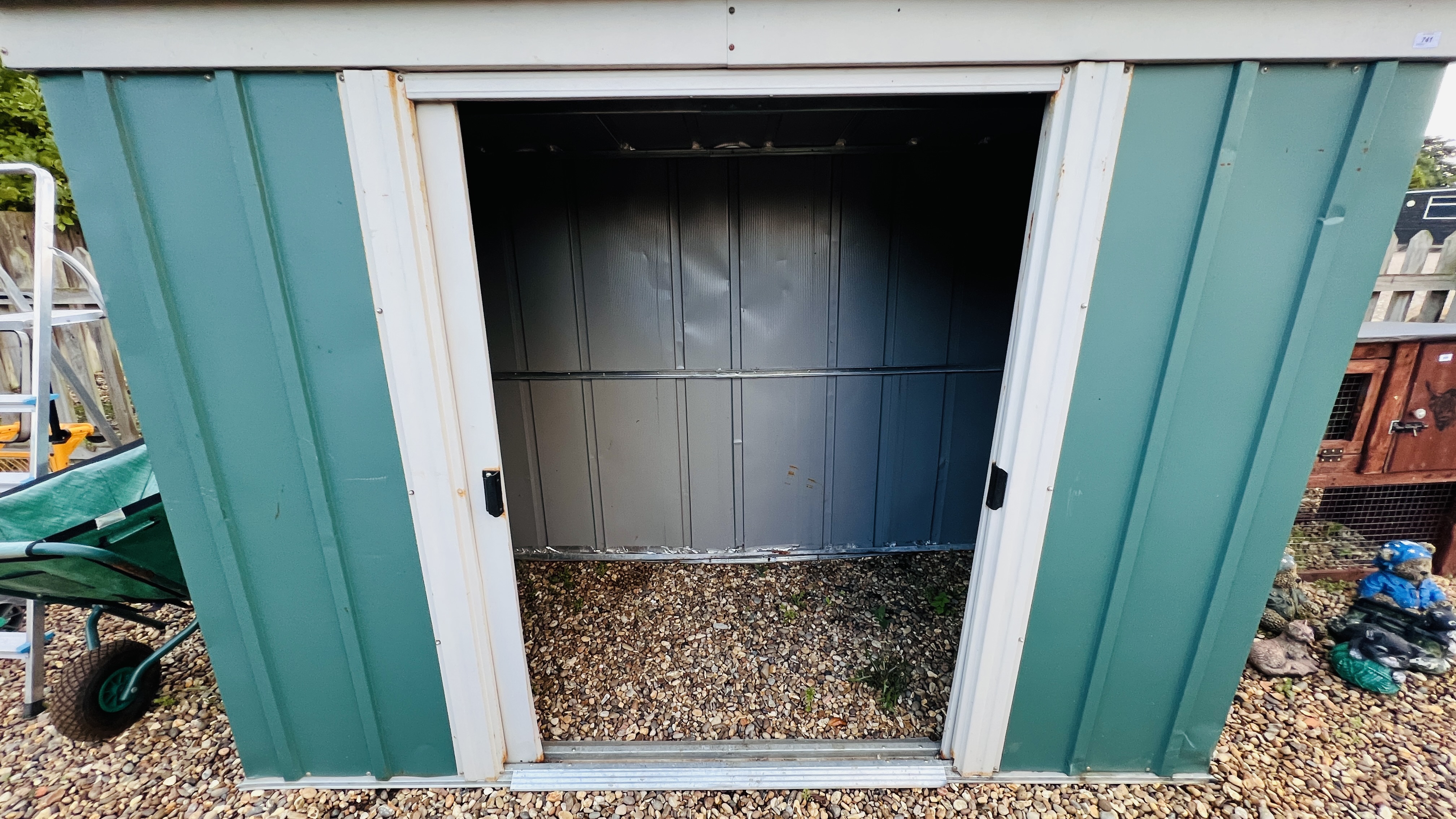 A METAL GARDEN STORAGE SHED WITH SLIDING DOORS WIDTH 252CM. DEPTH 120CM. HEIGHT 172CM. - Image 4 of 7
