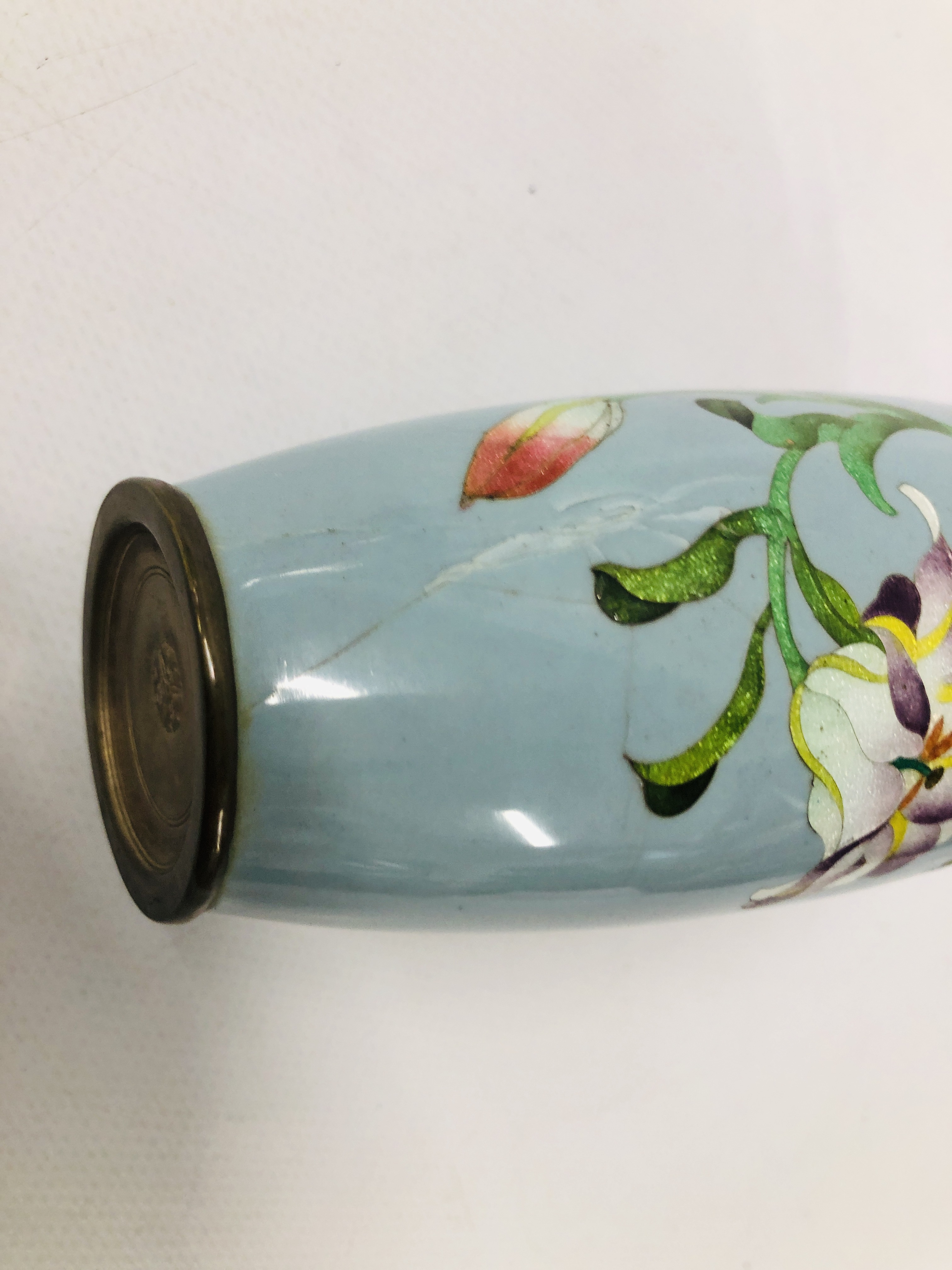 FINE QUALITY JAPANESE SATSUMA VASE WITH SAMURAI AND YOUNG LADIES IN WOODLAND AND GARDEN SETTINGS - Image 11 of 11