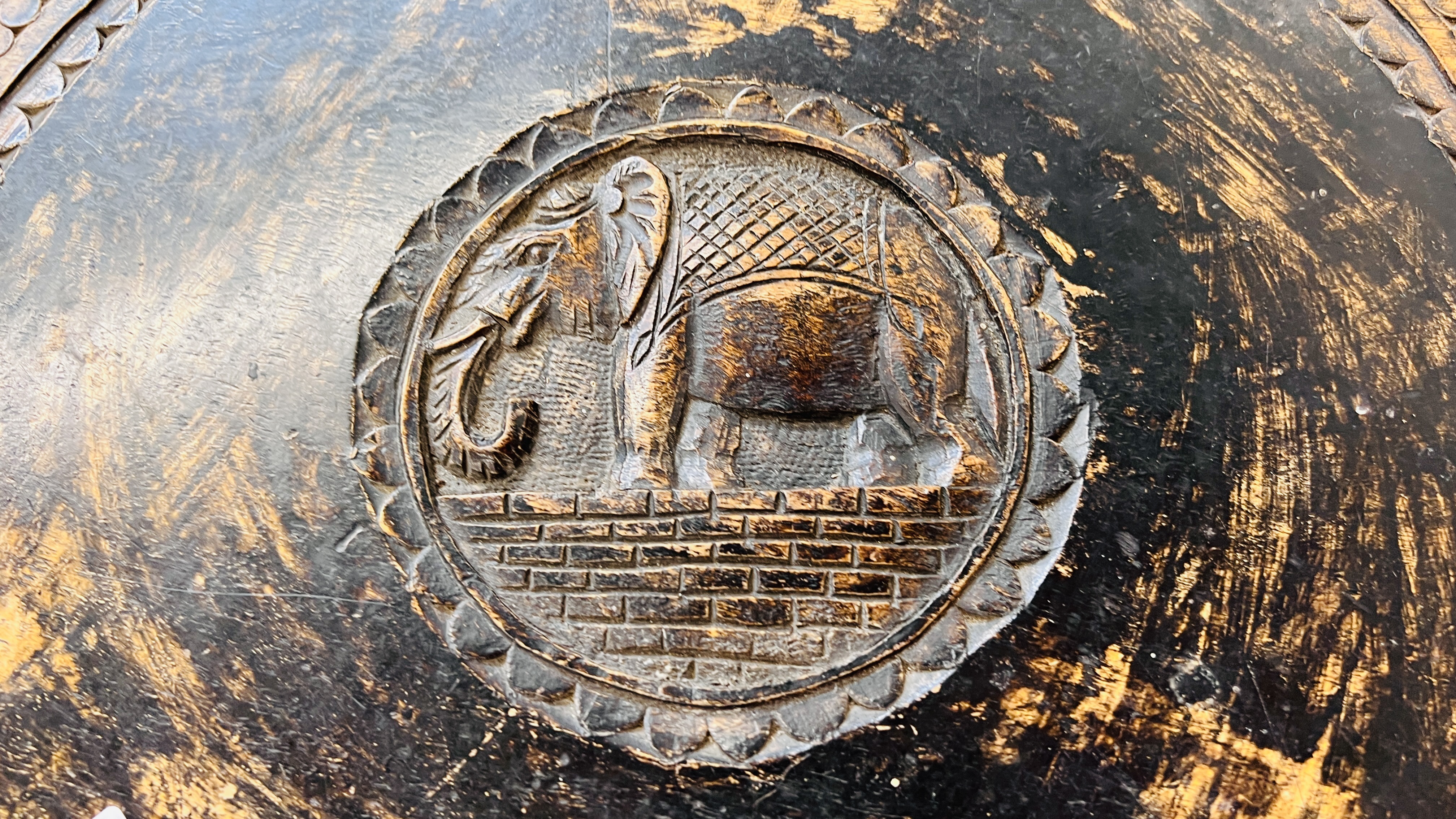 A HARDWOOD CARVED EASTERN CIRCULAR TABLE WITH ELEPHANT HEAD DETAILING TO LEGS. - Image 8 of 8