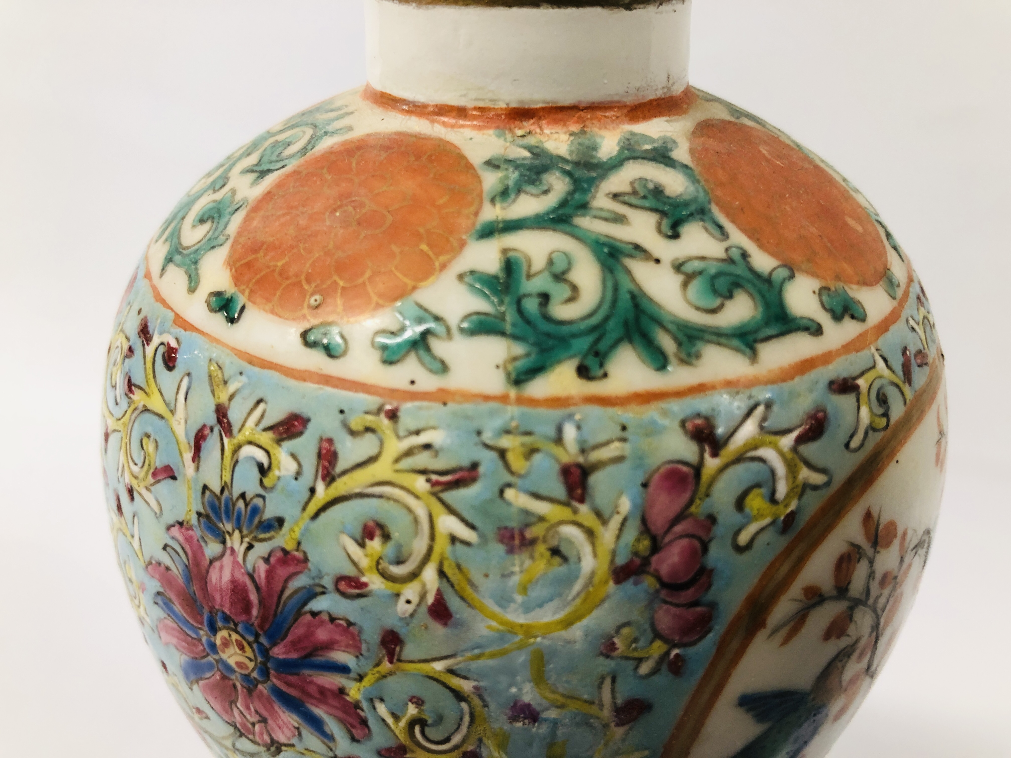 SIX PIECES OF ORIENTAL CERAMICS TO INCLUDE CYLINDRICAL VASE, BALUSTER VASE, - Image 26 of 29