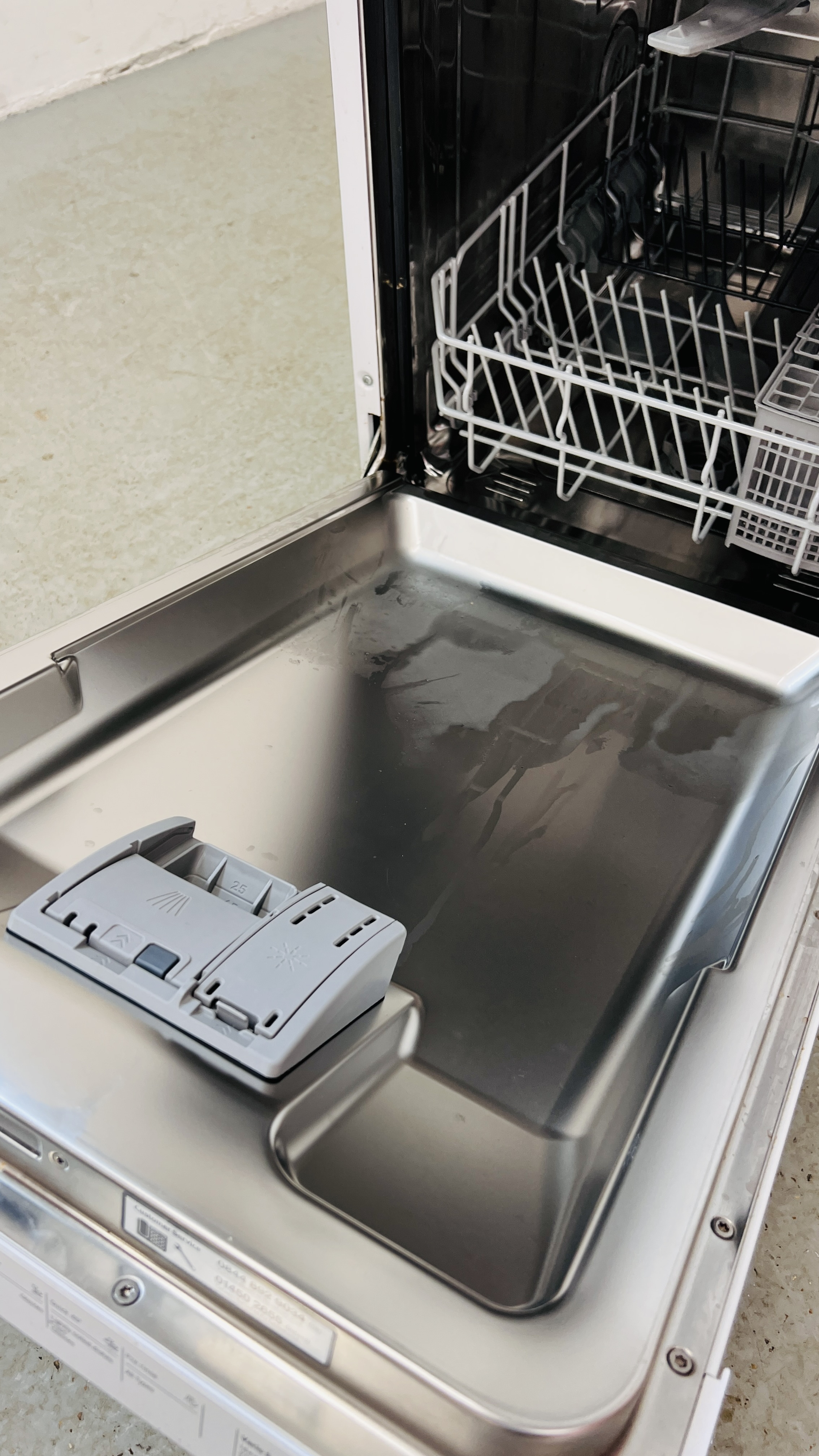A BOSCH SERIE 2 SLIM LINE DISH WASHER - SOLD AS SEEN - Image 6 of 9