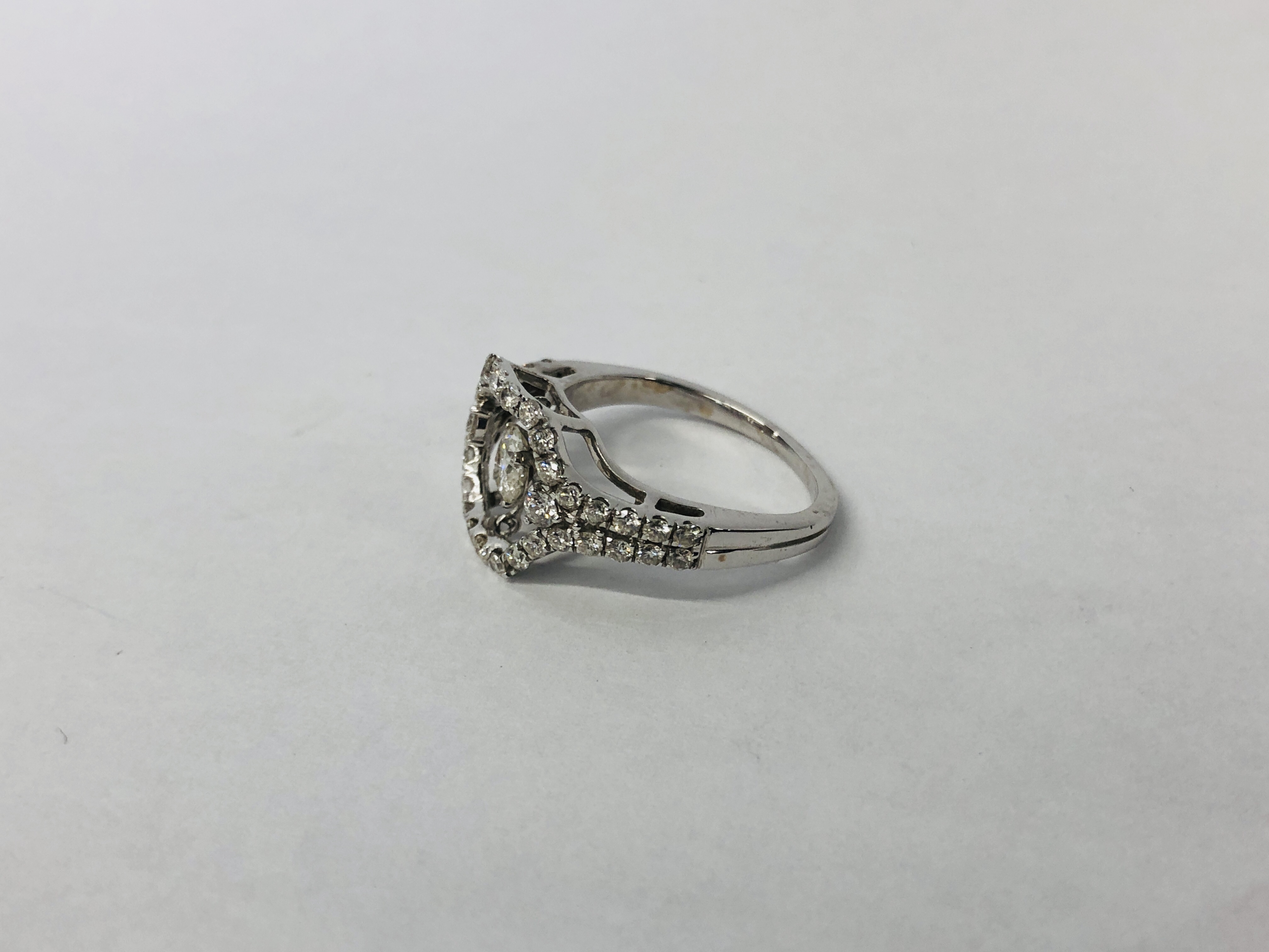 A MODERN CONTEMPORARY DIAMOND SET RING, NO HALLMARK, THE CENTRAL PIVOTING DIAMOND APPROX . - Image 5 of 10