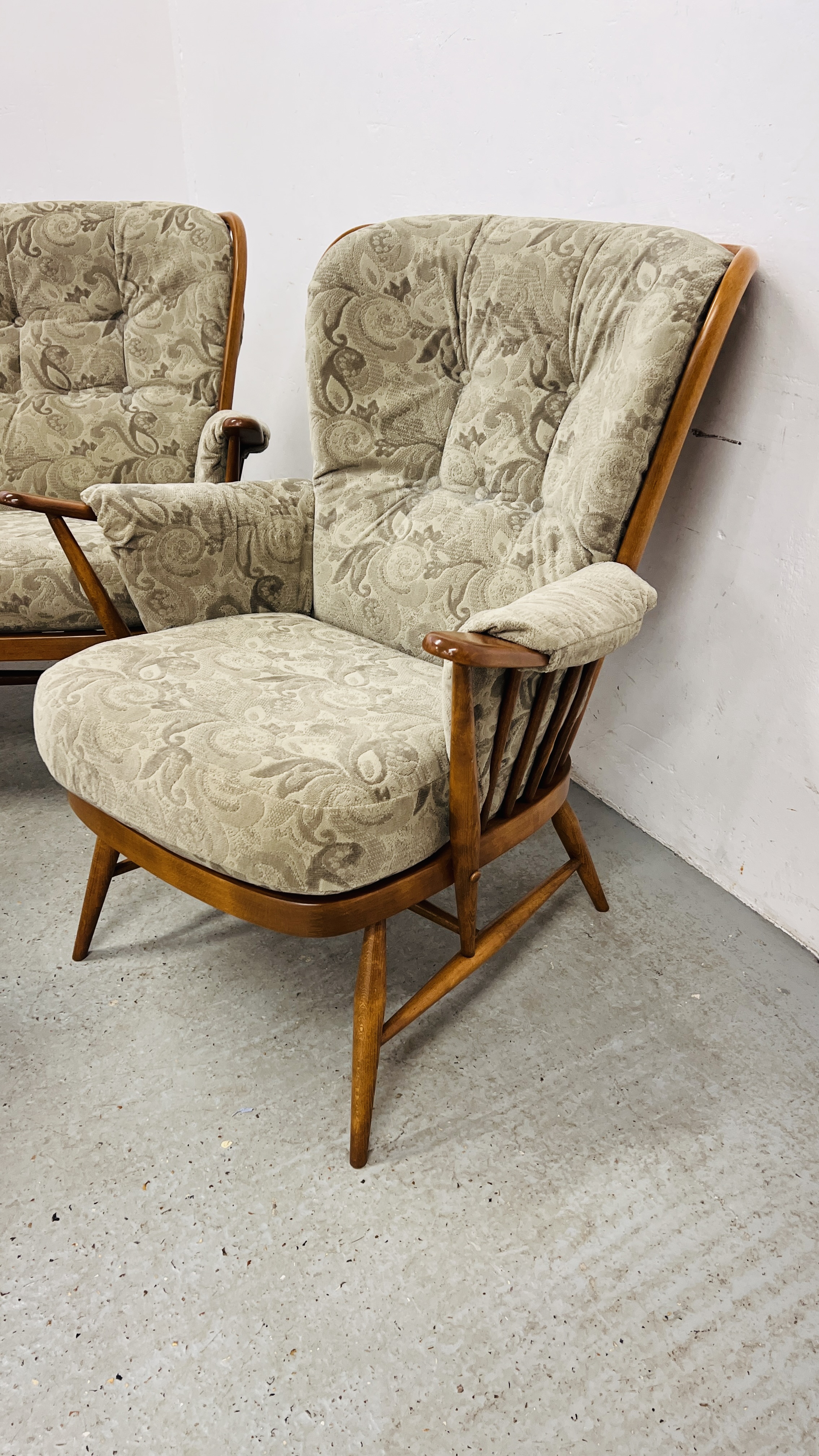 AN ERCOL "GOLDEN DAWN" FINISH COTTAGE THREE PIECE LOUNGE SUITE WITH MATCHING FOOTSTOOL - TRADE ONLY. - Image 2 of 11