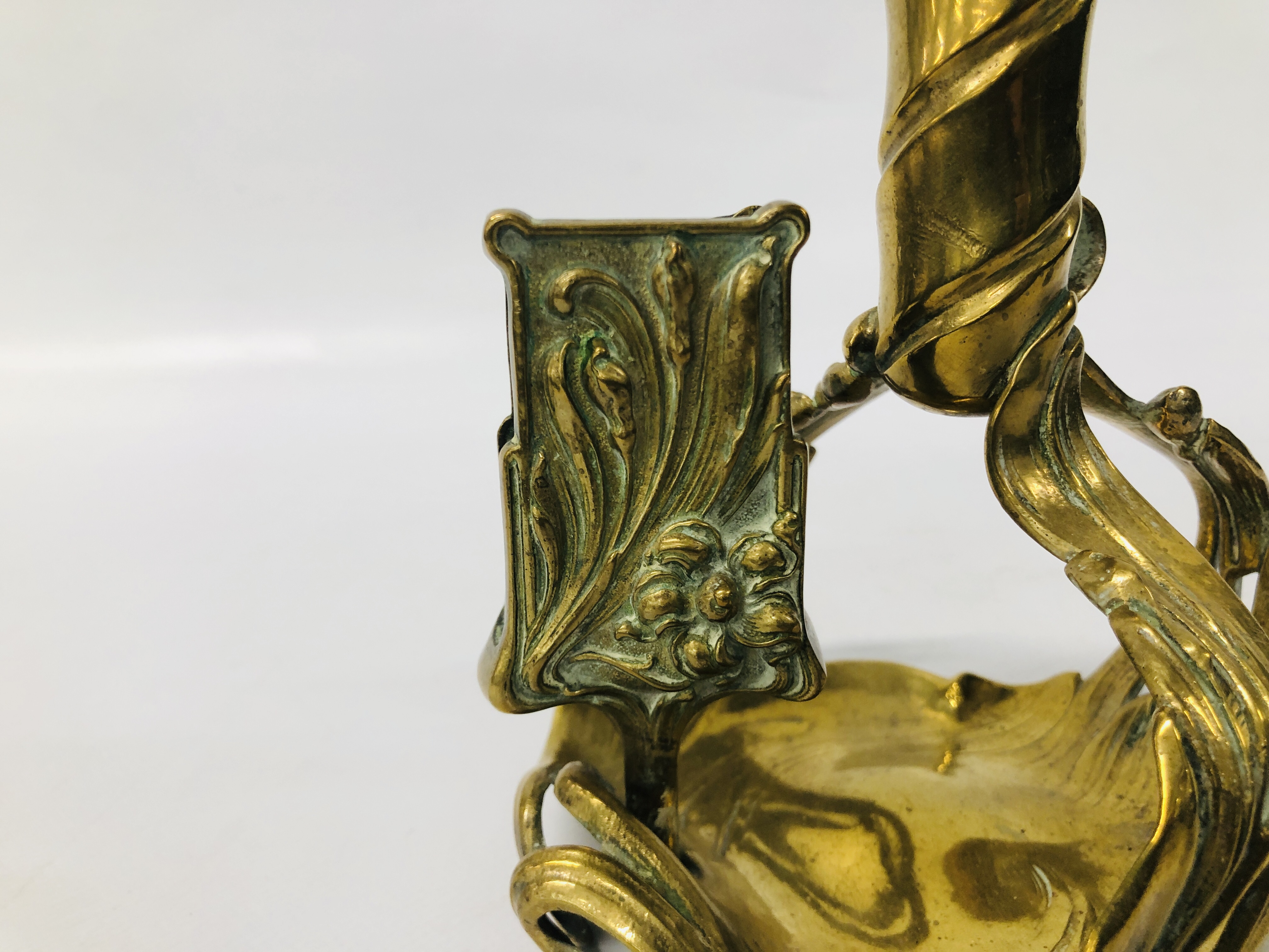 VINTAGE BRASS ART NOUVEAU CHAMBER STICK (HEIGHT 16CM. - Image 6 of 7