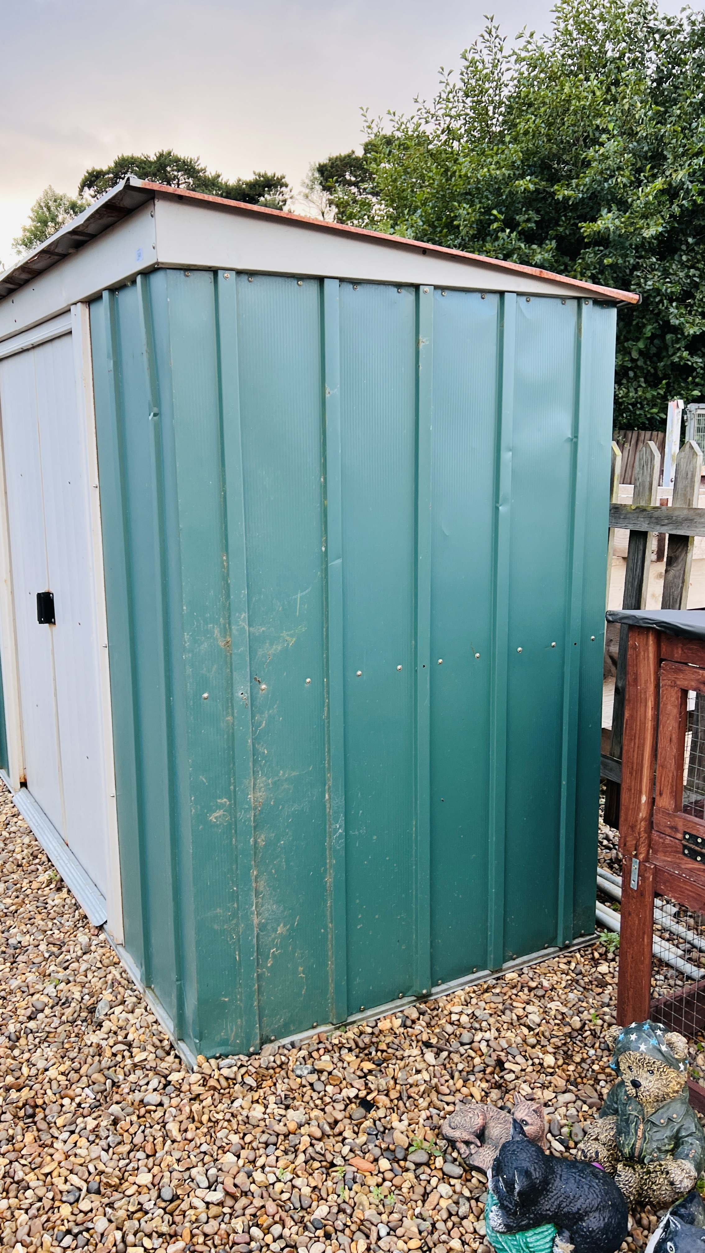 A METAL GARDEN STORAGE SHED WITH SLIDING DOORS WIDTH 252CM. DEPTH 120CM. HEIGHT 172CM. - Image 2 of 7