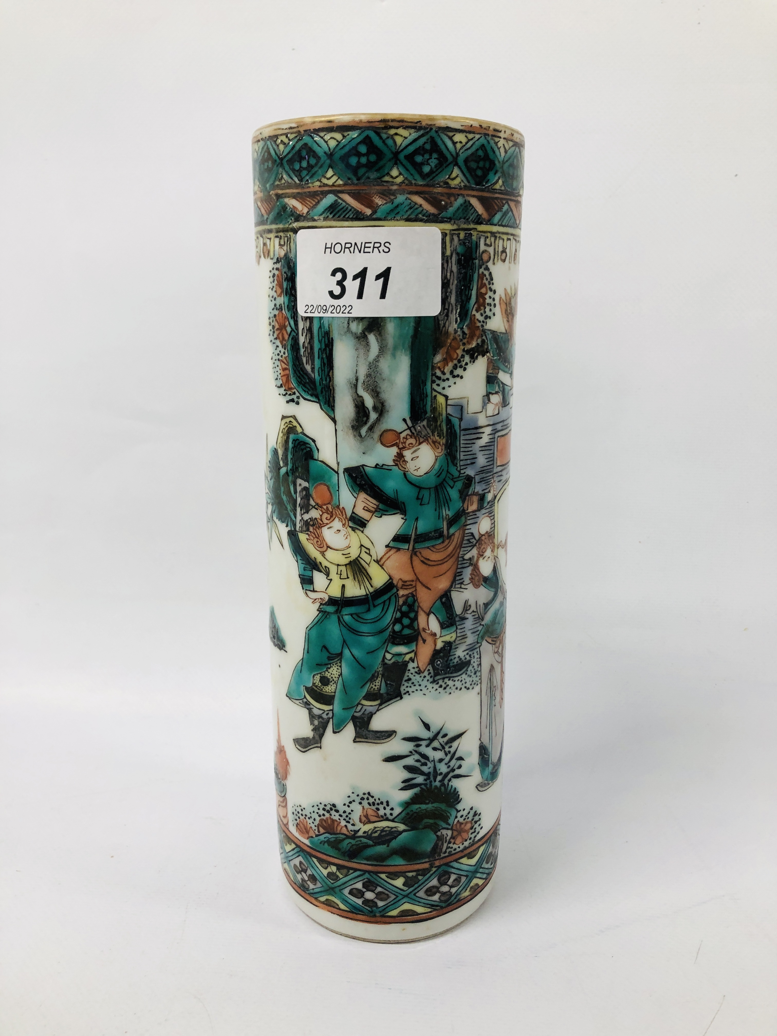 SIX PIECES OF ORIENTAL CERAMICS TO INCLUDE CYLINDRICAL VASE, BALUSTER VASE, - Image 13 of 29