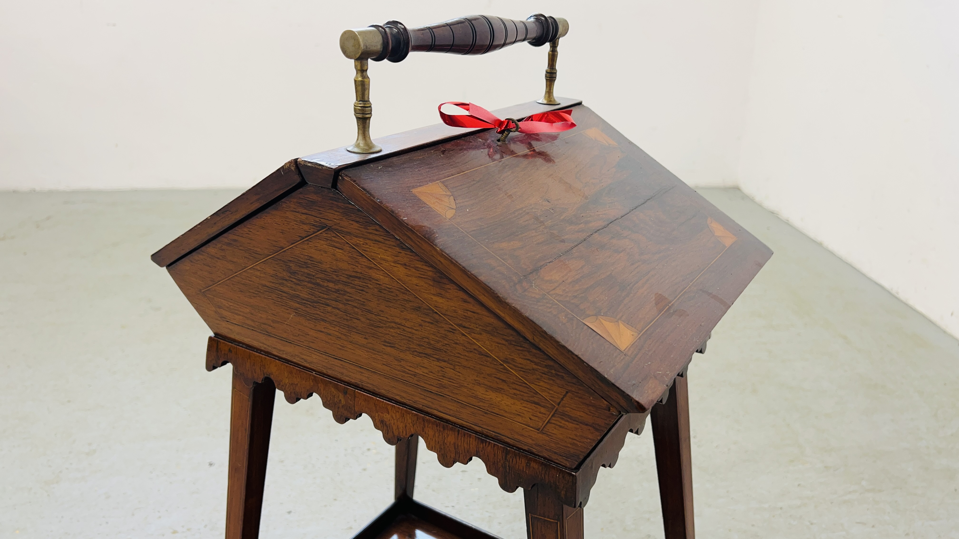 AN ANTIQUE INLAID SEWING BOX WITH SHELF BELOW, PINK CUSHIONED INSERT. - Image 3 of 7