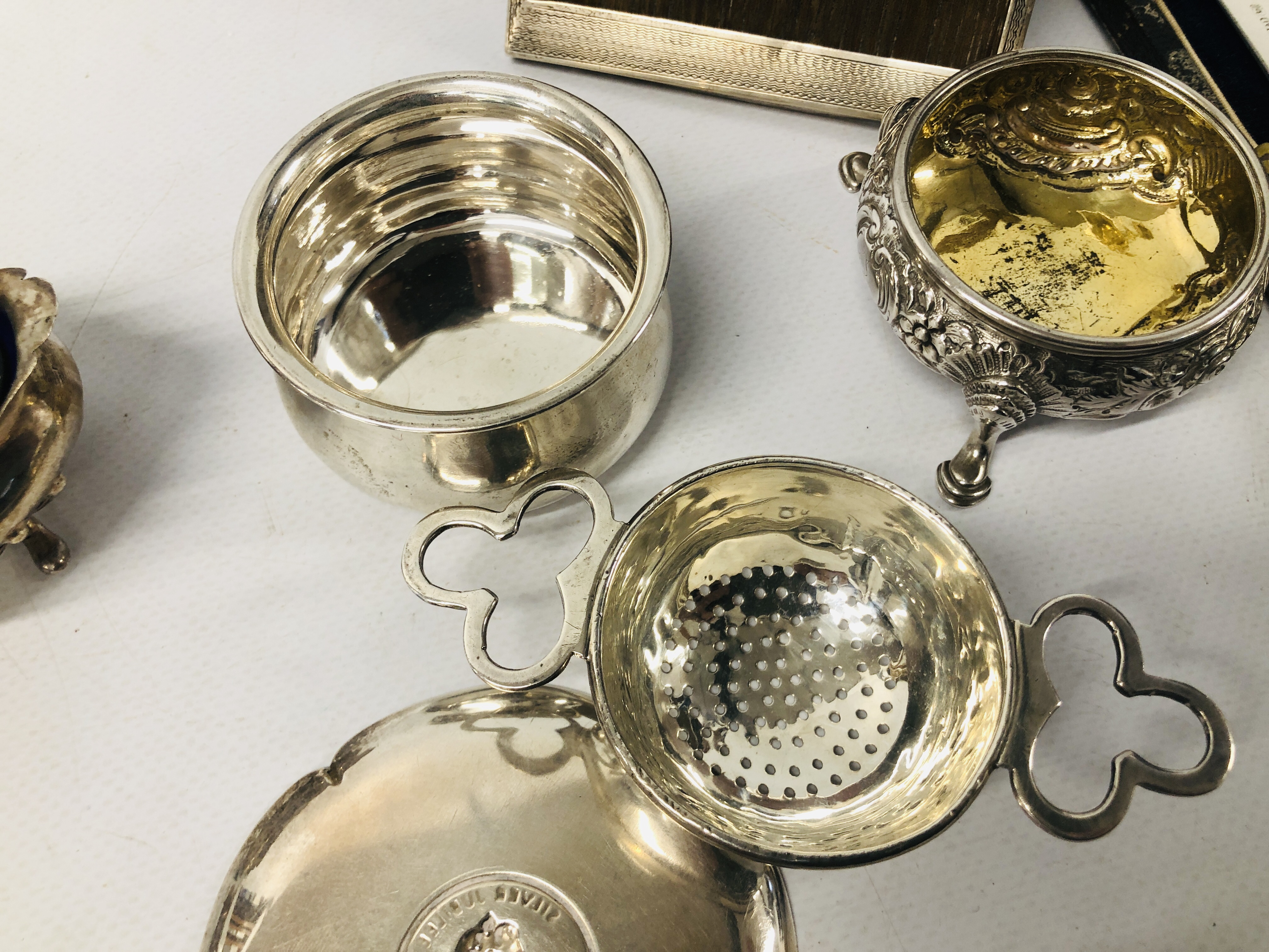 COLLECTION OF SILVER TO INCLUDE PAIR OF SALTS, TEA STRAINER, GEORGIAN SALT, PHOTO FRAME, - Image 13 of 26